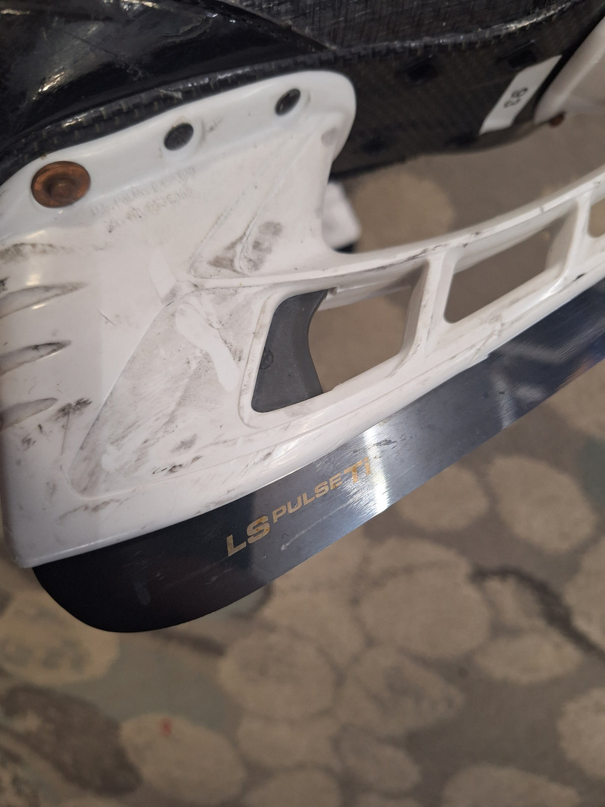 Bauer hyperlite 2 ja koko 8=43 ( oikea jalka 8 1/2 eli 4mm pitempi )