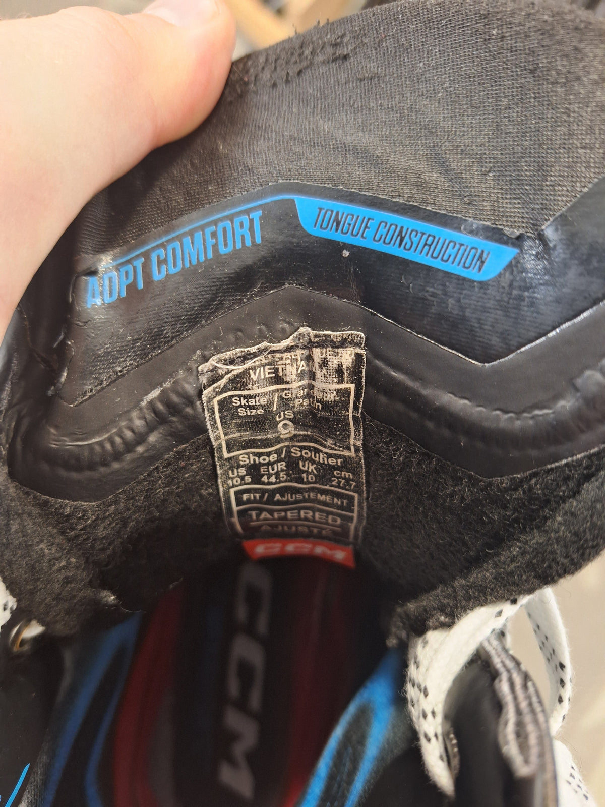 CCM FT6 pro koko 9 = 44.5 lesti Tapered eli kapea