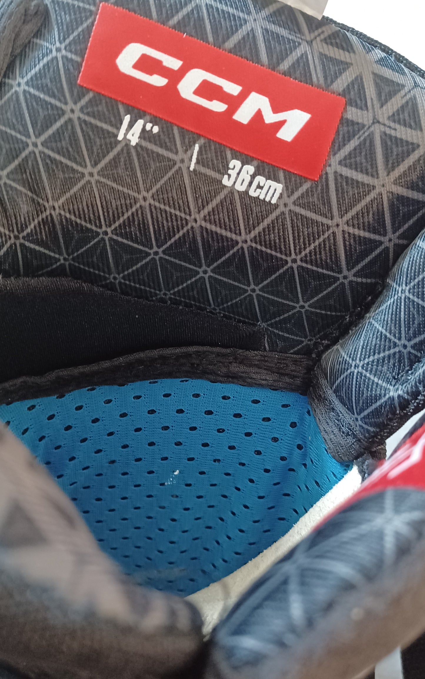 CCM FT6 Pro hanska koko 13