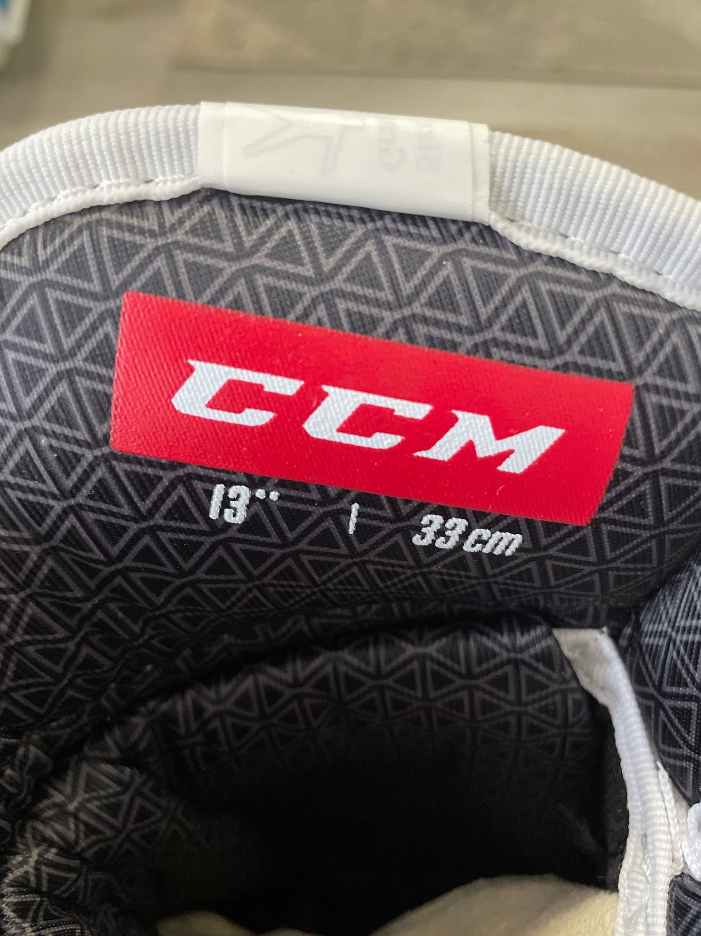CCM 4R Pro 2 Pelihanskat 13”
