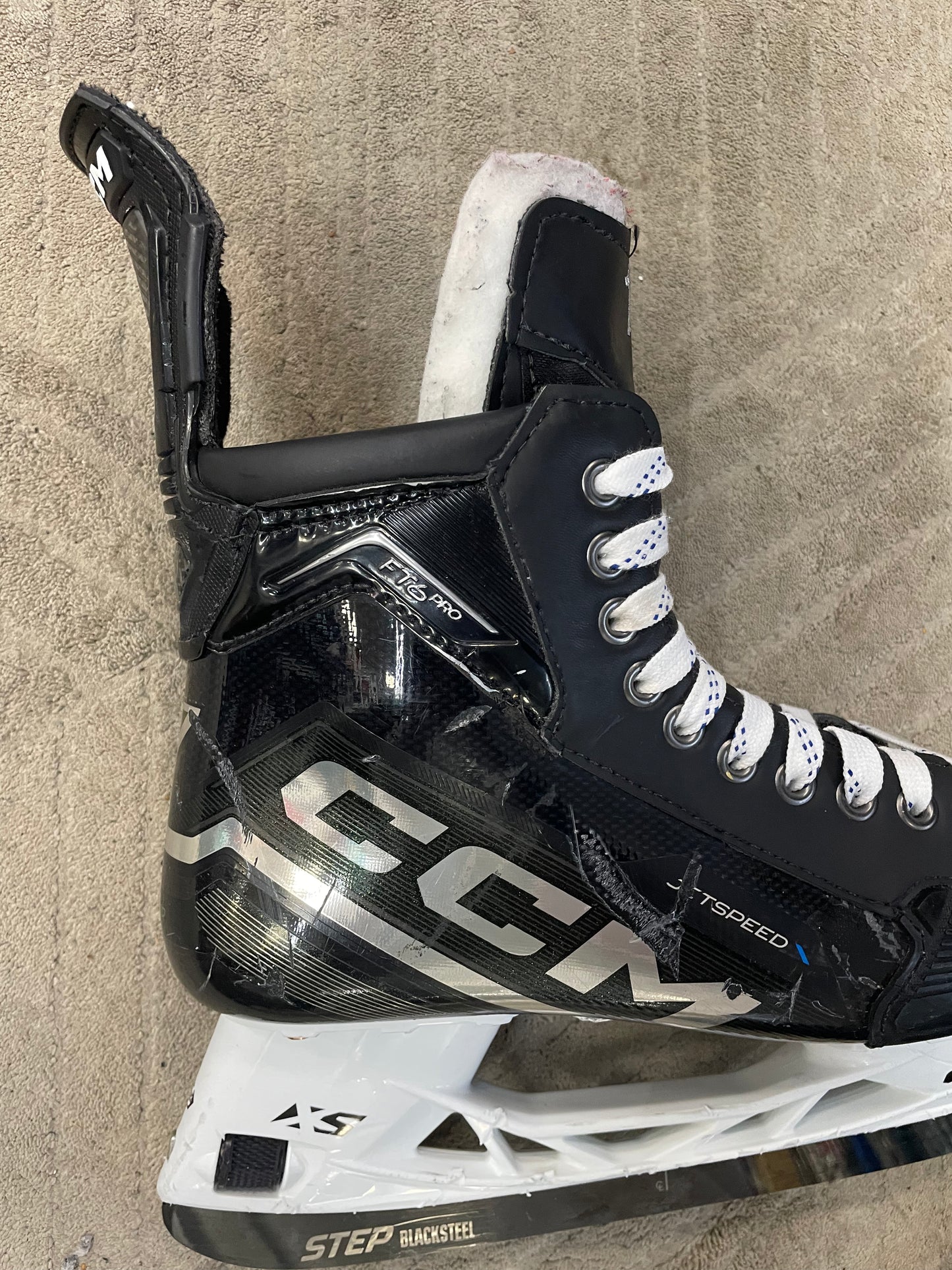 CCM FT6 Pro koko 8/43