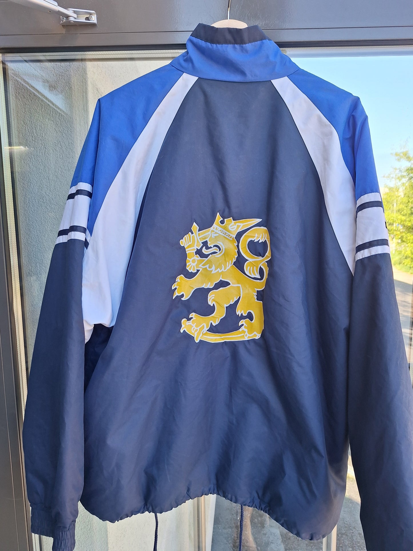 Suomi takki jostain kisoista koko noin L
