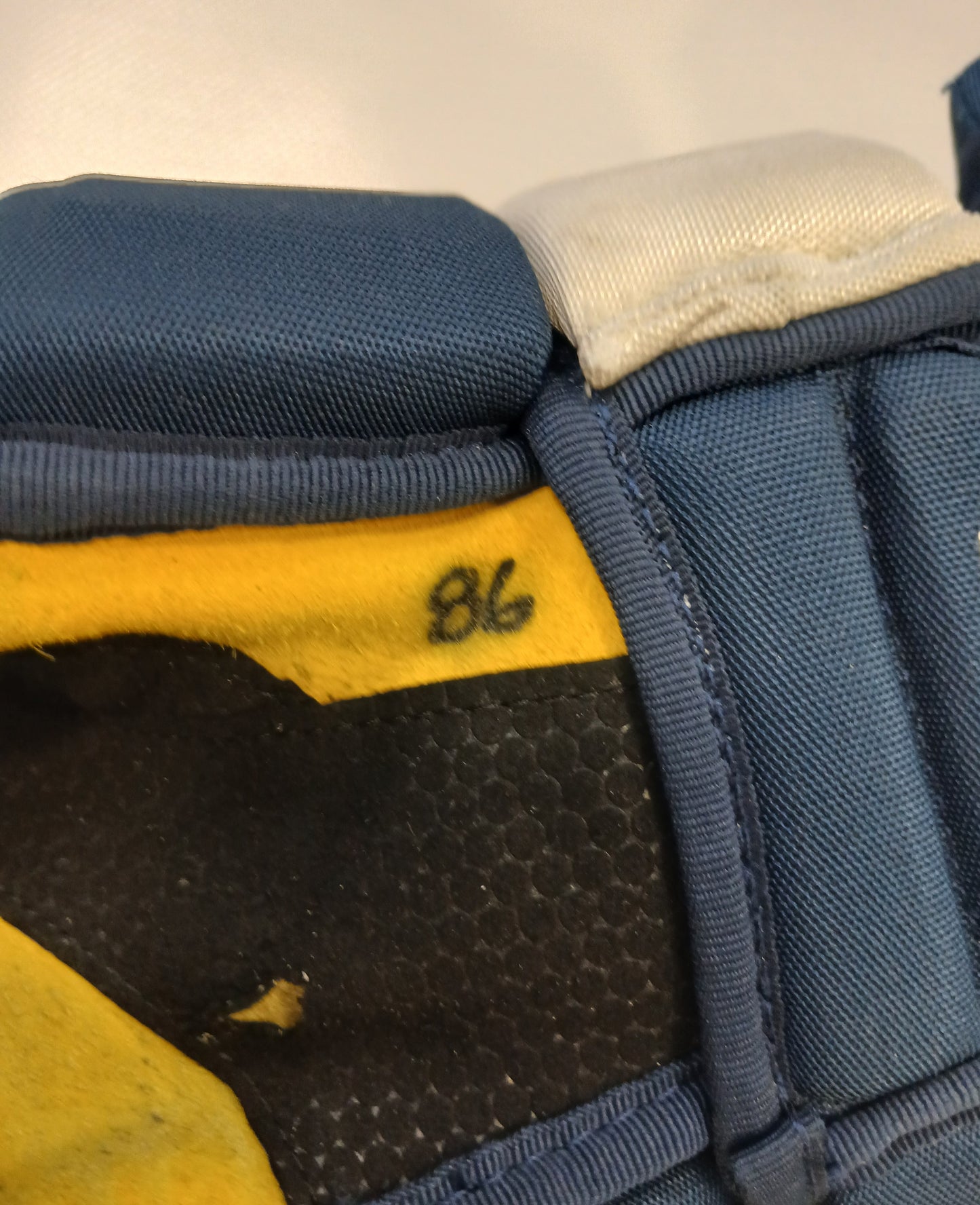 CCM Pro maajoukkue hanskat. Teuvo Teräväisen käytössä olleet.