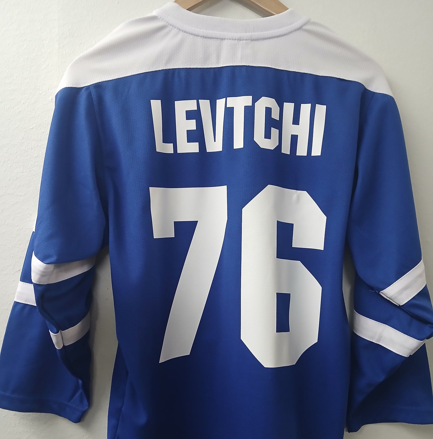 Suomi Retro-paita. Levtchi #76