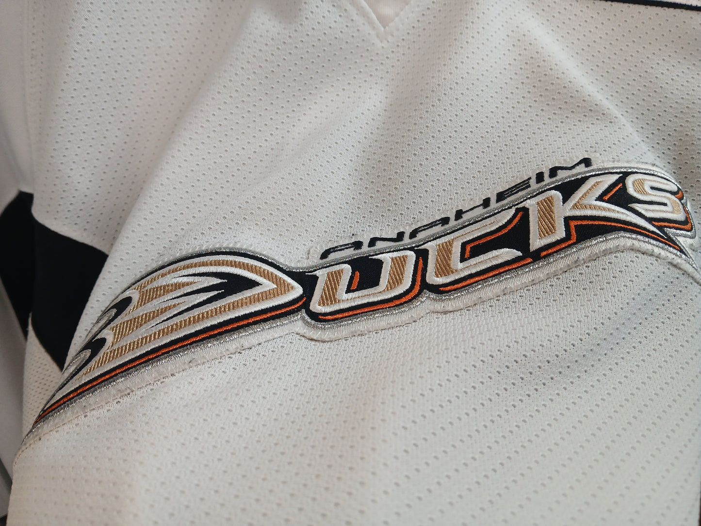 Anaheim Ducks reenipaita. Saku Koivun käytössä ollut.
