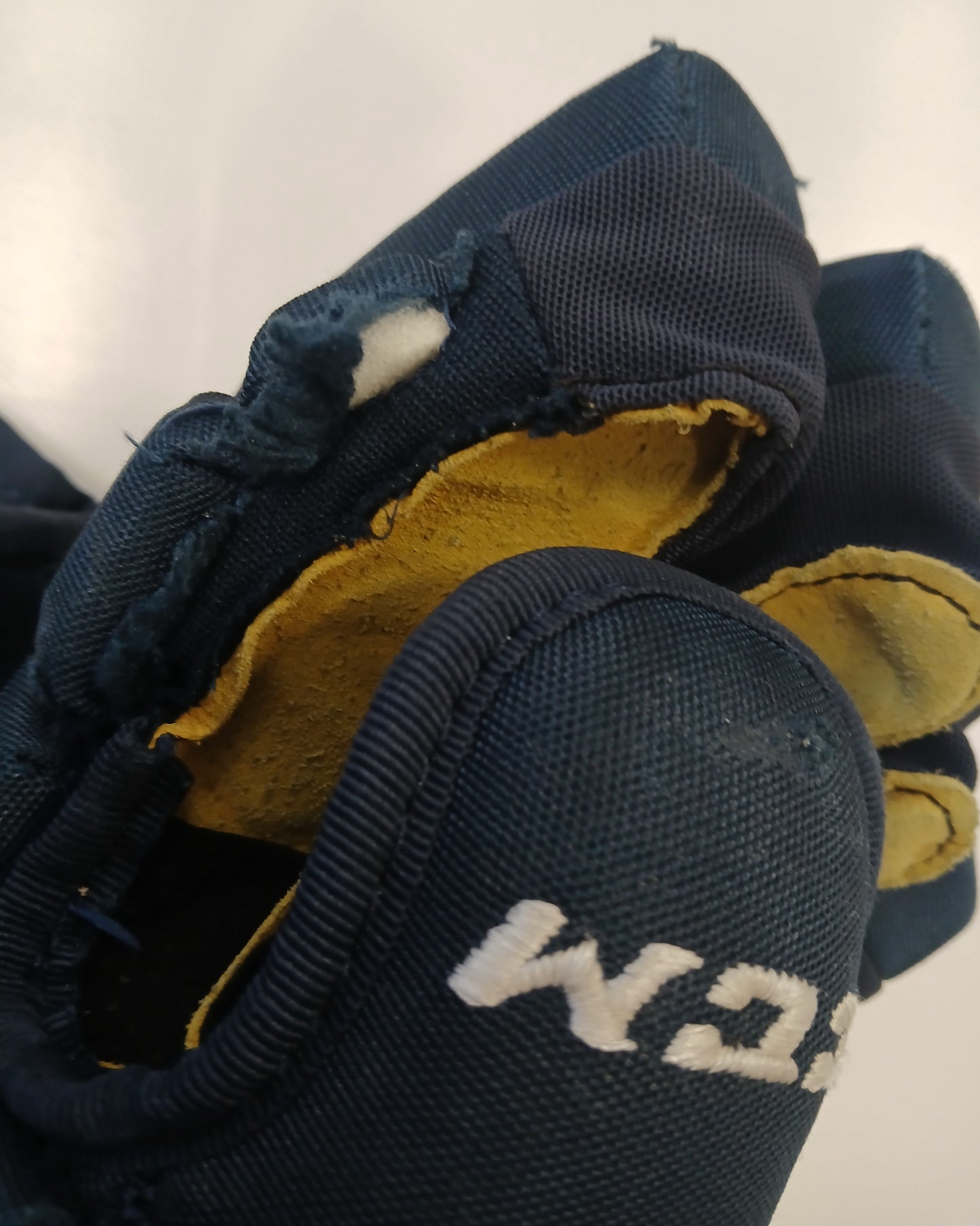 CCM Pro maajoukkue hanskat. Teuvo Teräväisen käytössä olleet.