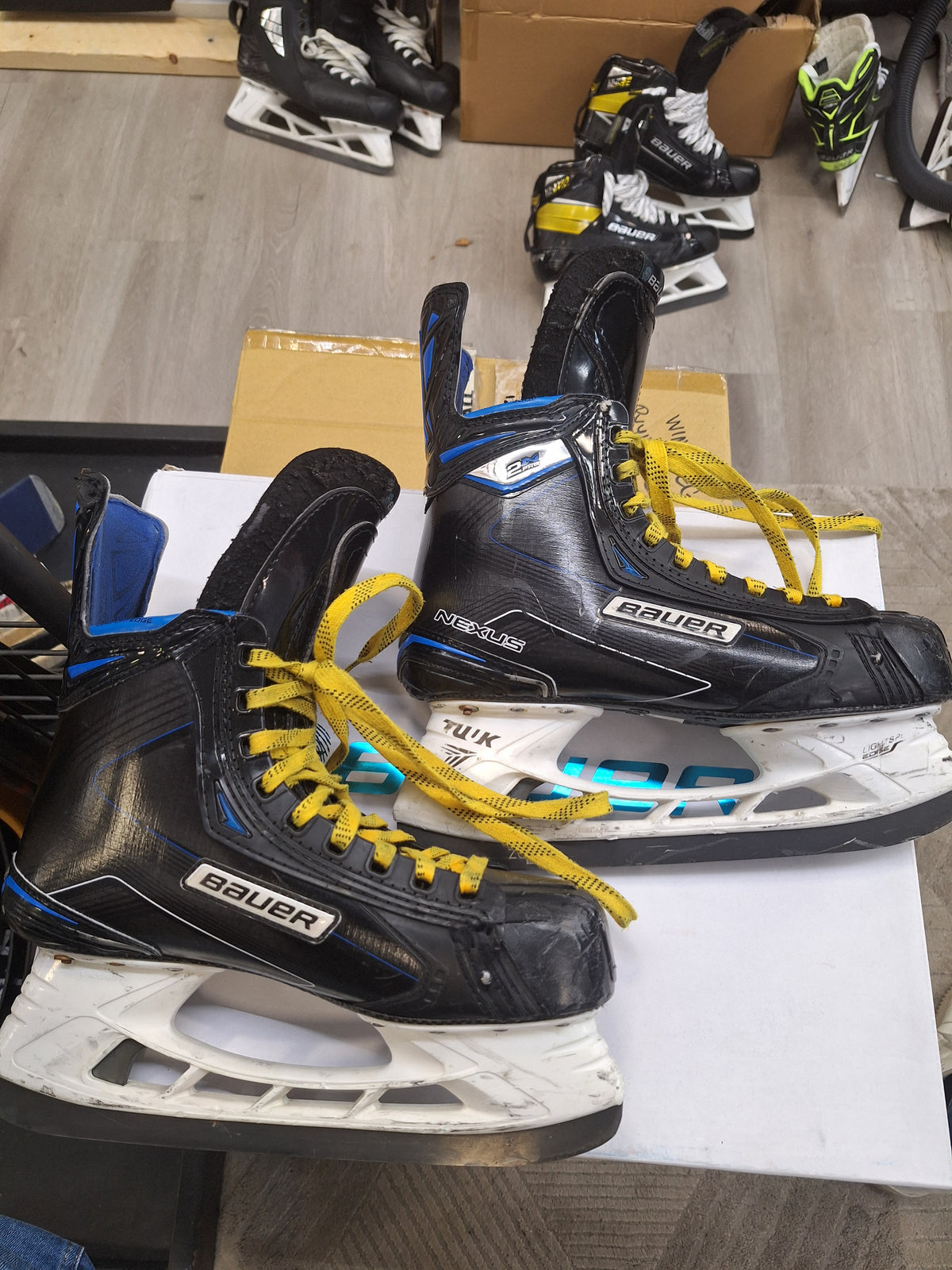 Bauer 2N Pro koko 7 1/2 =42.5 käytetyt ( uudenveroiset terät )
