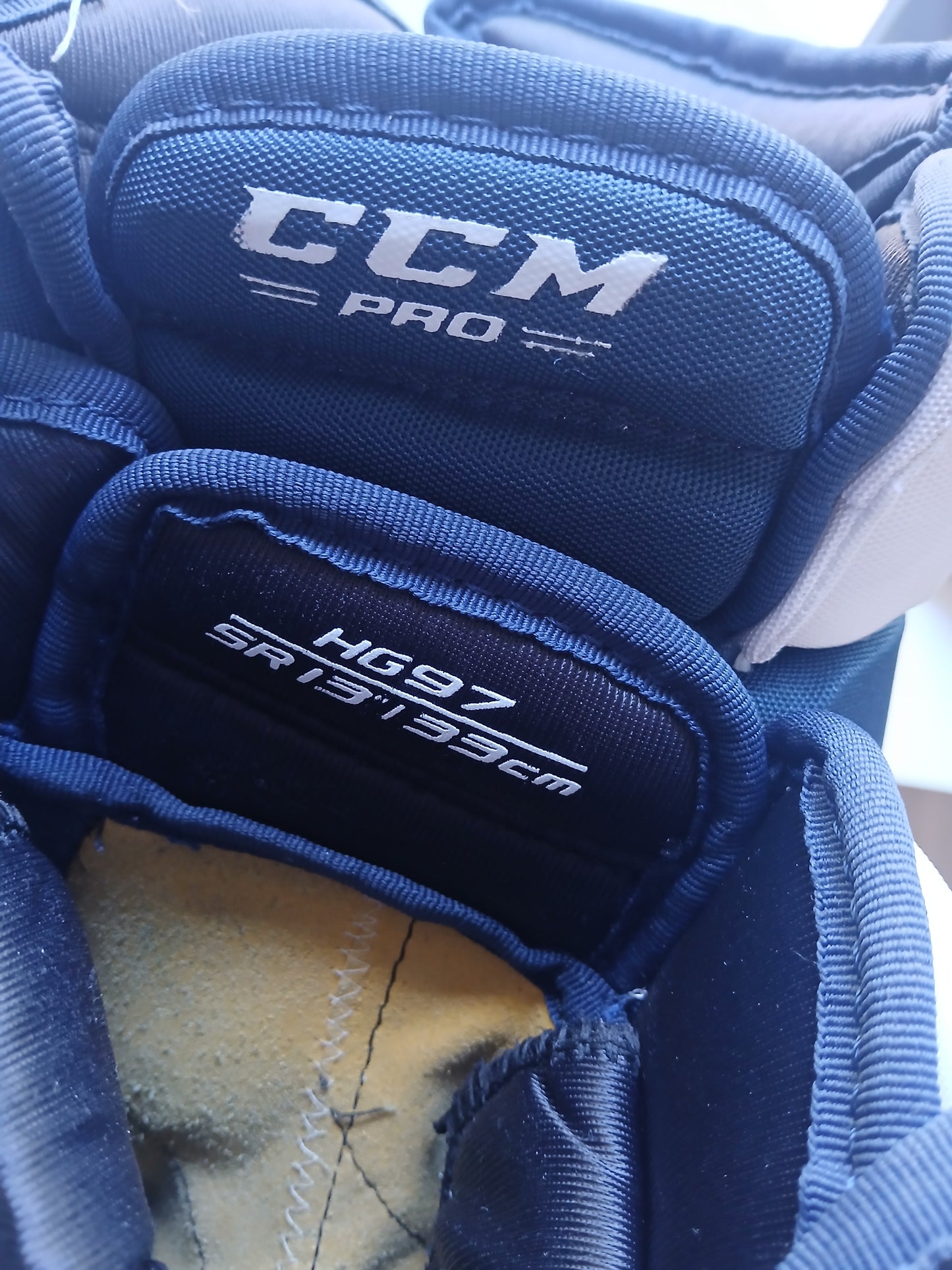 CCM Pro maajoukkue hanskat. Teuvo Teräväisen käytössä olleet.