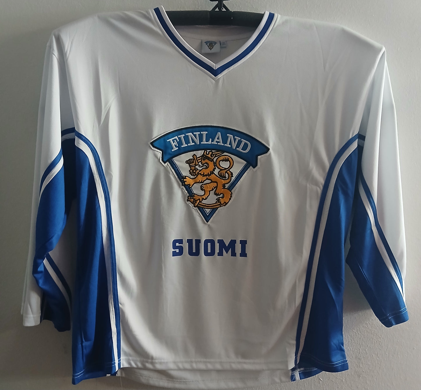 Suomi-Paita. Lehterä + nimmari.