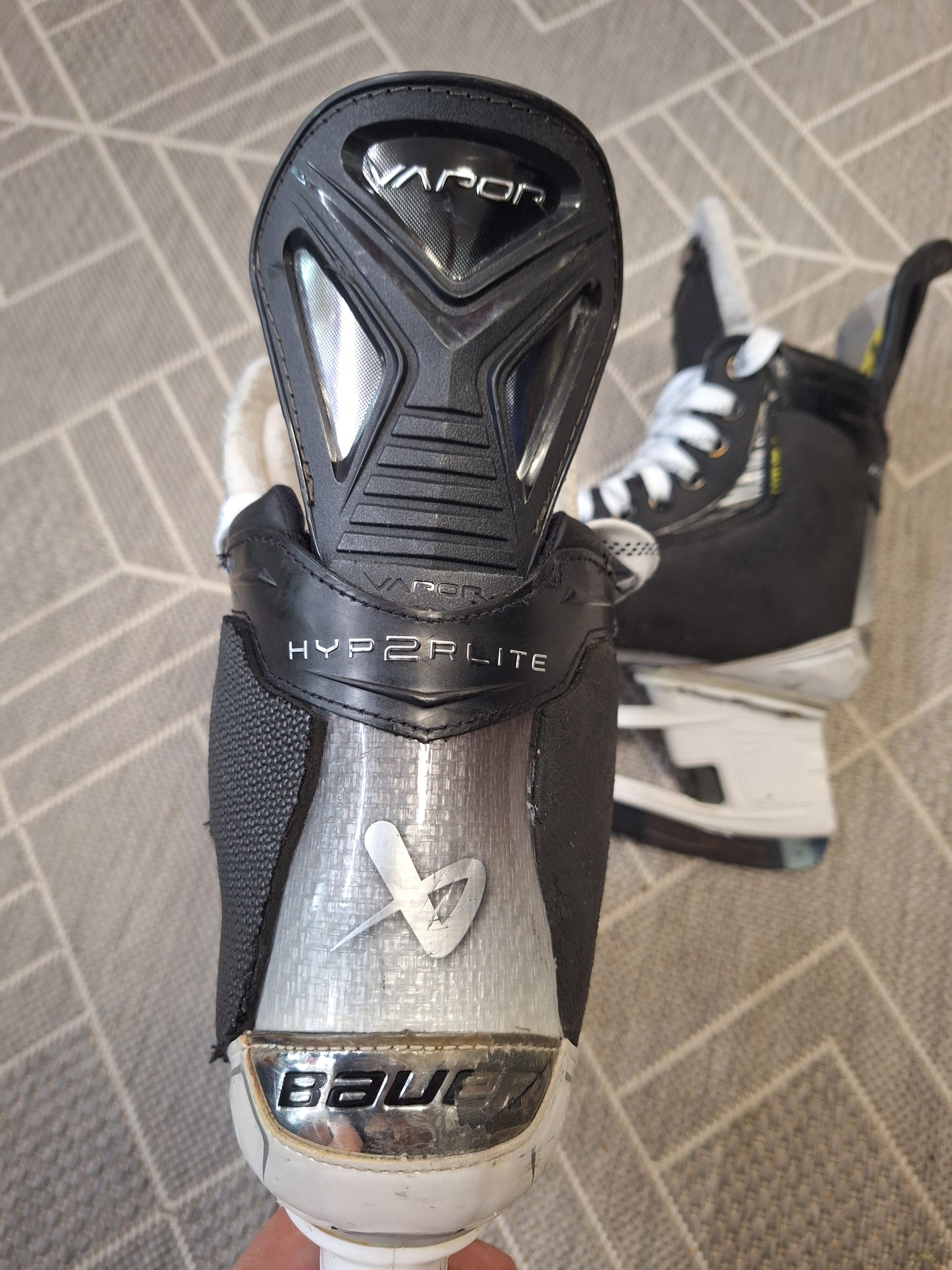 Bauer hyperlite EE koko 11.5 = 47