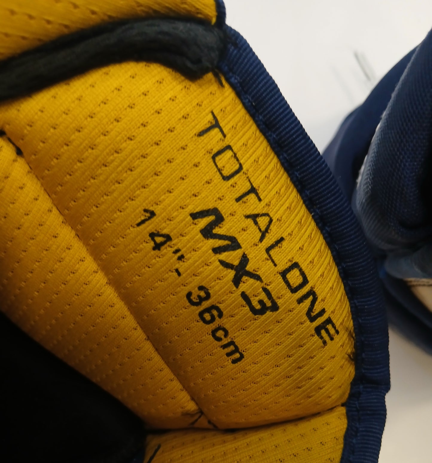 Bauer supreme mx3 hanskat.