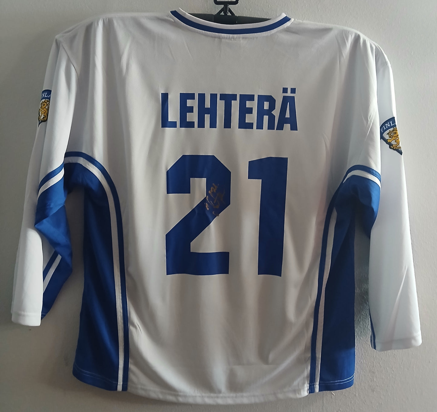 Suomi-Paita. Lehterä + nimmari.