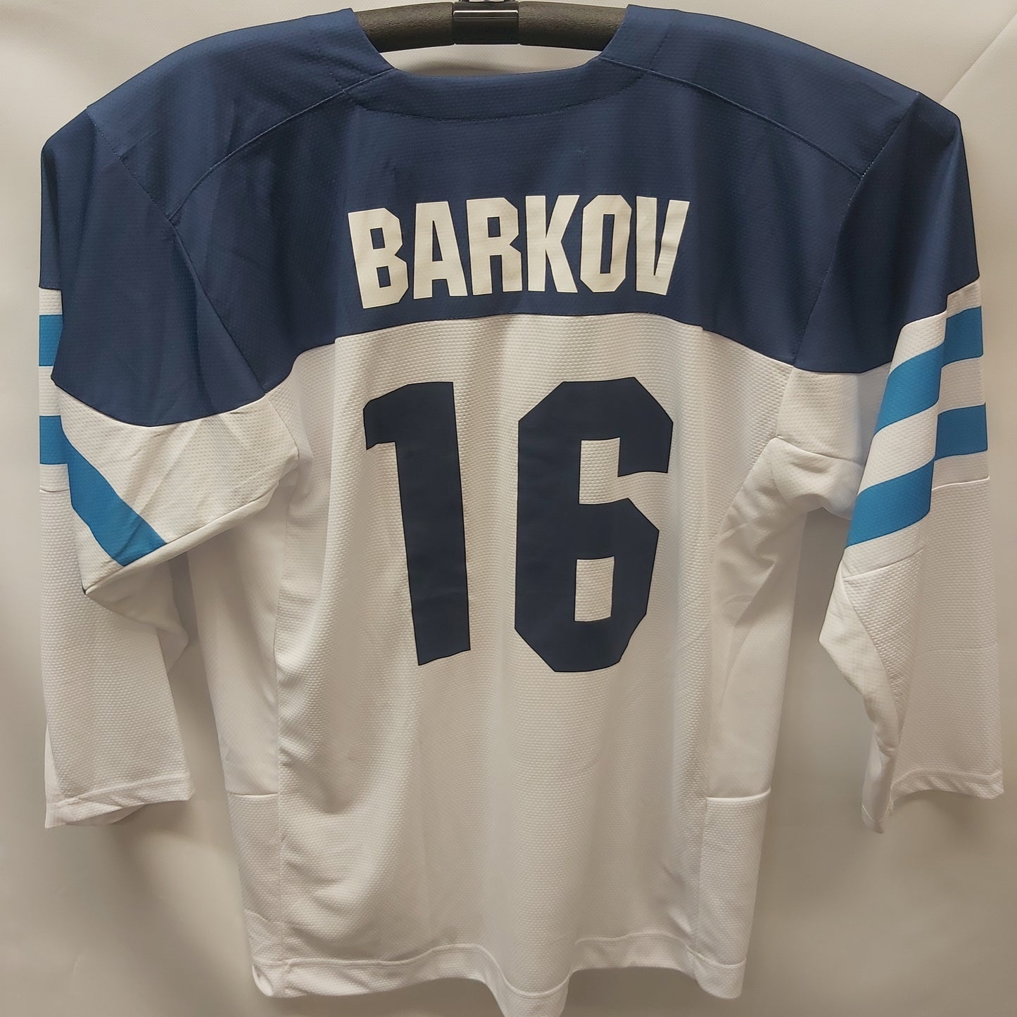 Barkov fanipaita L