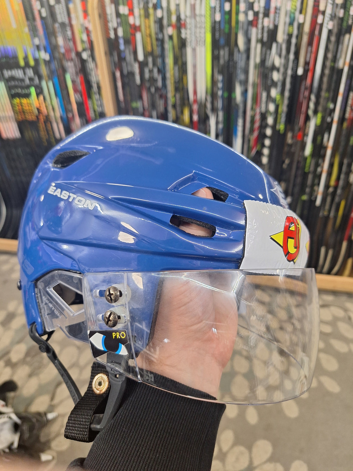 Easton S19 kypärä visiirillä Sr L kunto ok. Kypärä erittäin kevyt!