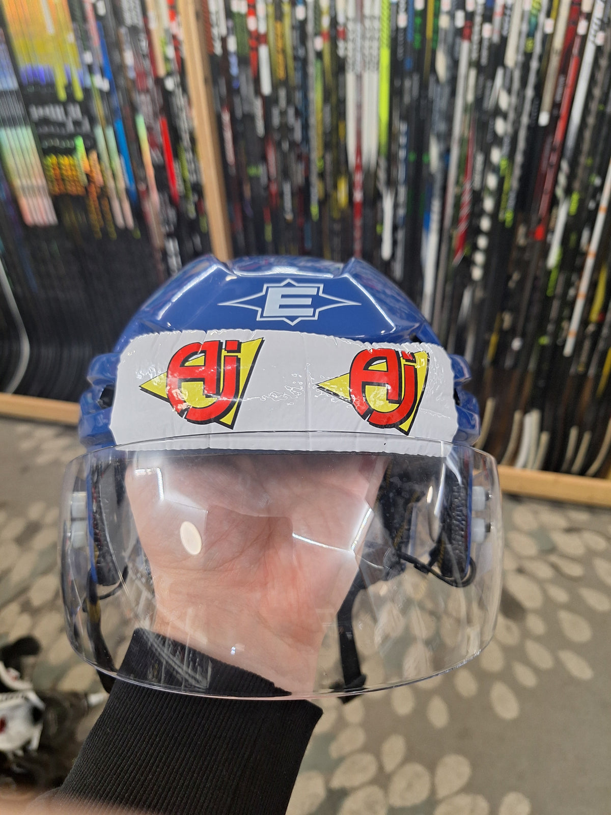 Easton S19 kypärä visiirillä Sr L kunto ok. Kypärä erittäin kevyt!