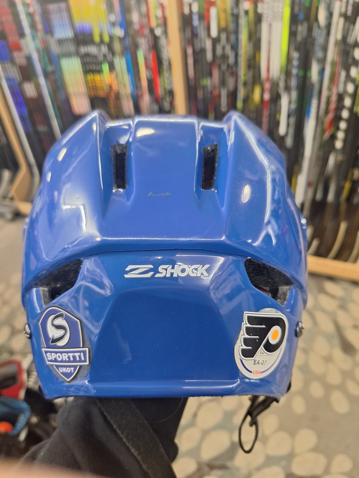 Easton S19 kypärä visiirillä Sr L kunto ok. Kypärä erittäin kevyt!