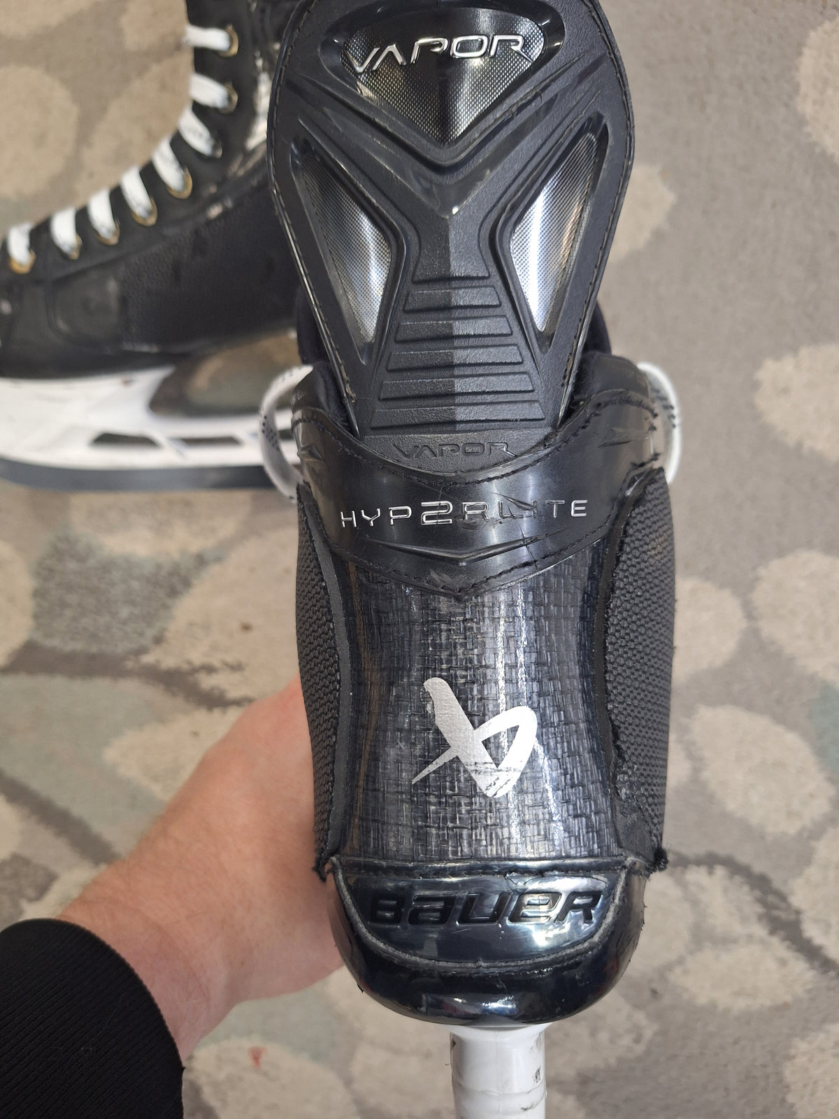 Bauer hyperlite 2 ja koko 8=43 ( oikea jalka 8 1/2 eli 4mm pitempi )