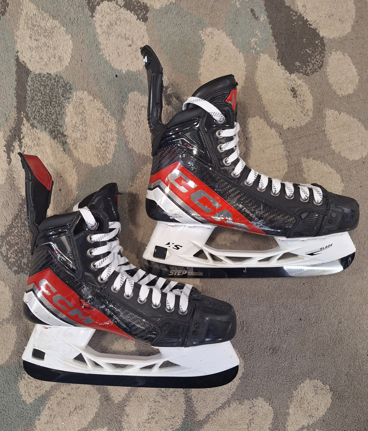 CCM FT6 pro koko 9 = 44.5 lesti Tapered eli kapea