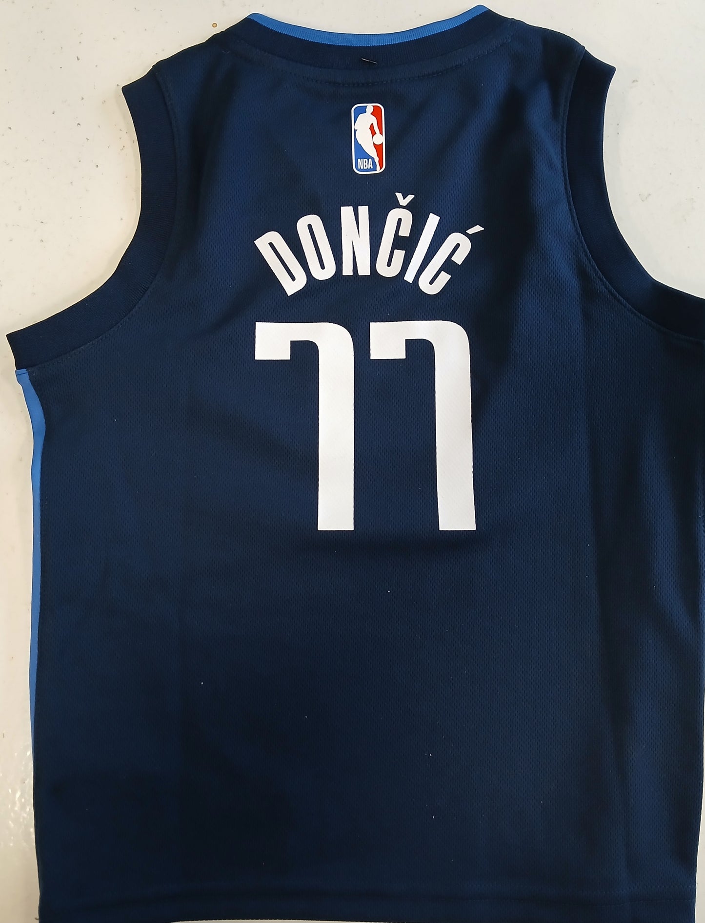 Dallas Mavericks " Doncic ". Lasten koot.