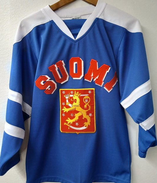 Suomi - Paita. Aleksander Barkovin nimmarilla.