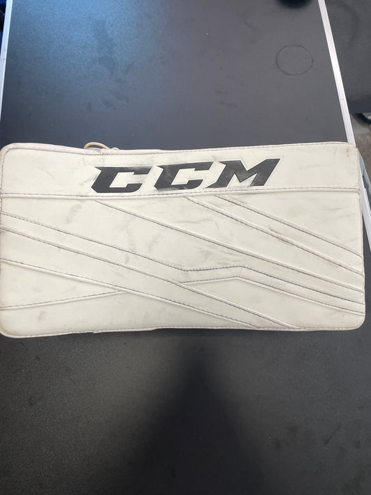 CCM E3.9 vasenkätinen kilpi Sr