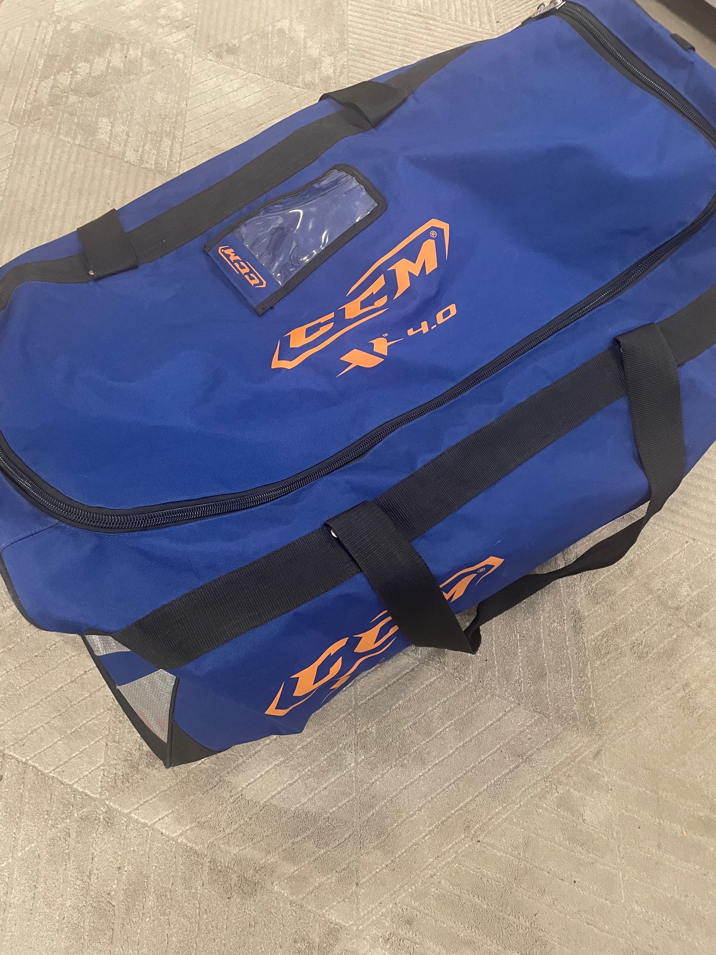 CCM V4.0 NHL pelikassi