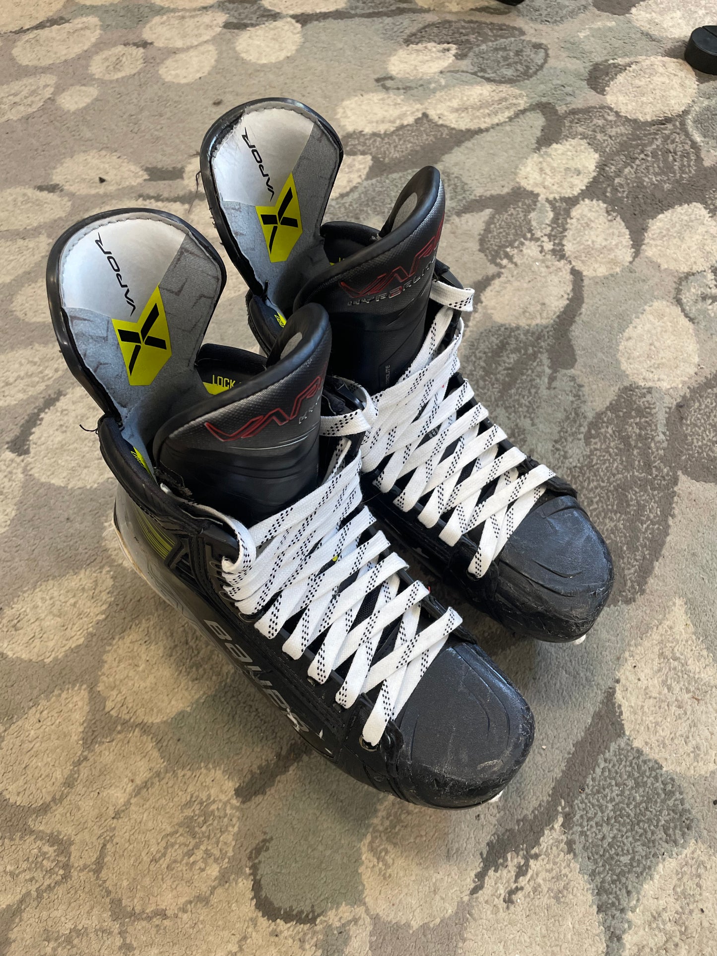 Bauer Vapor Hyperlite 2 koko 8 käytetty