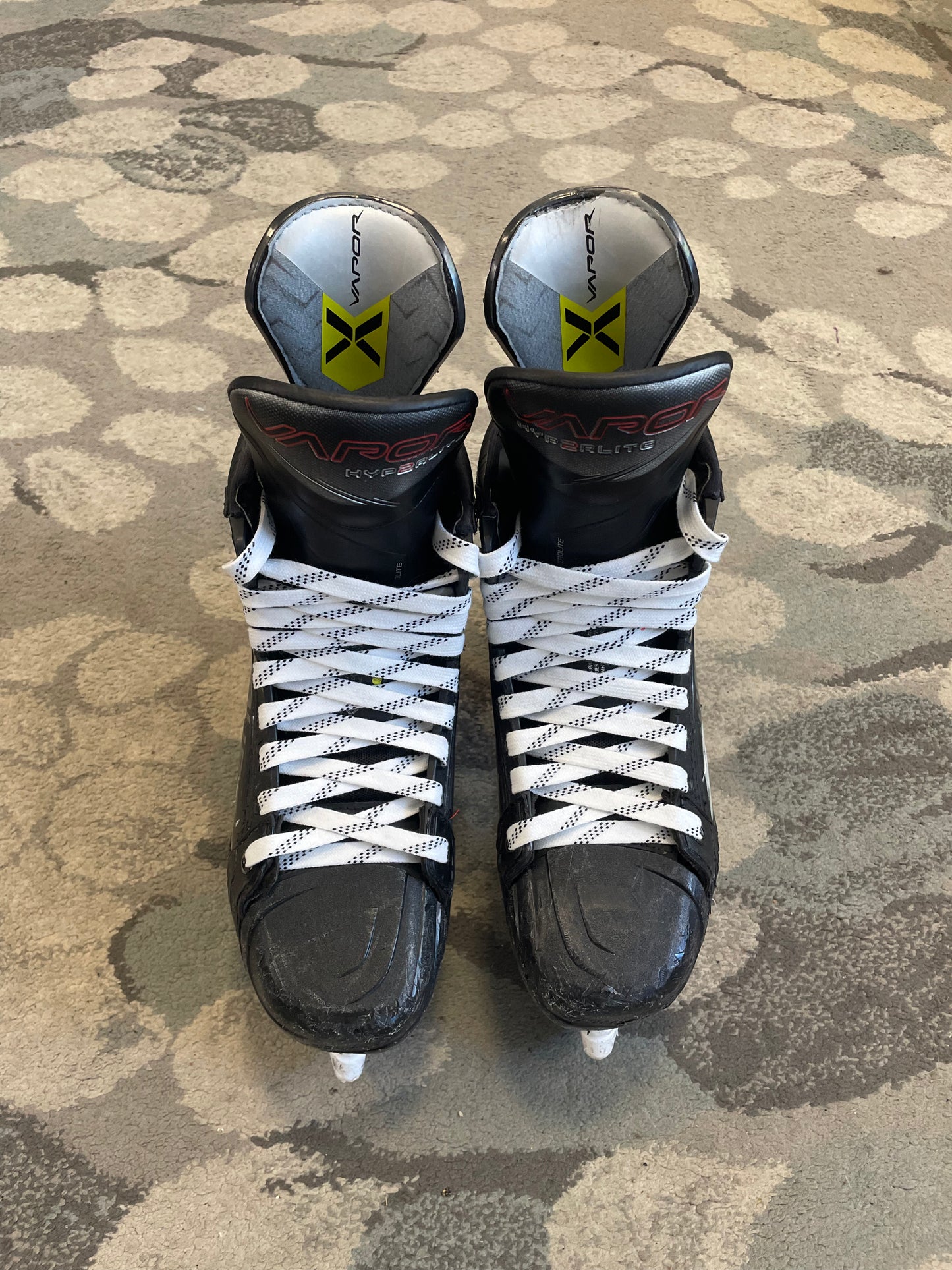 Bauer Vapor Hyperlite 2 koko 8 käytetty
