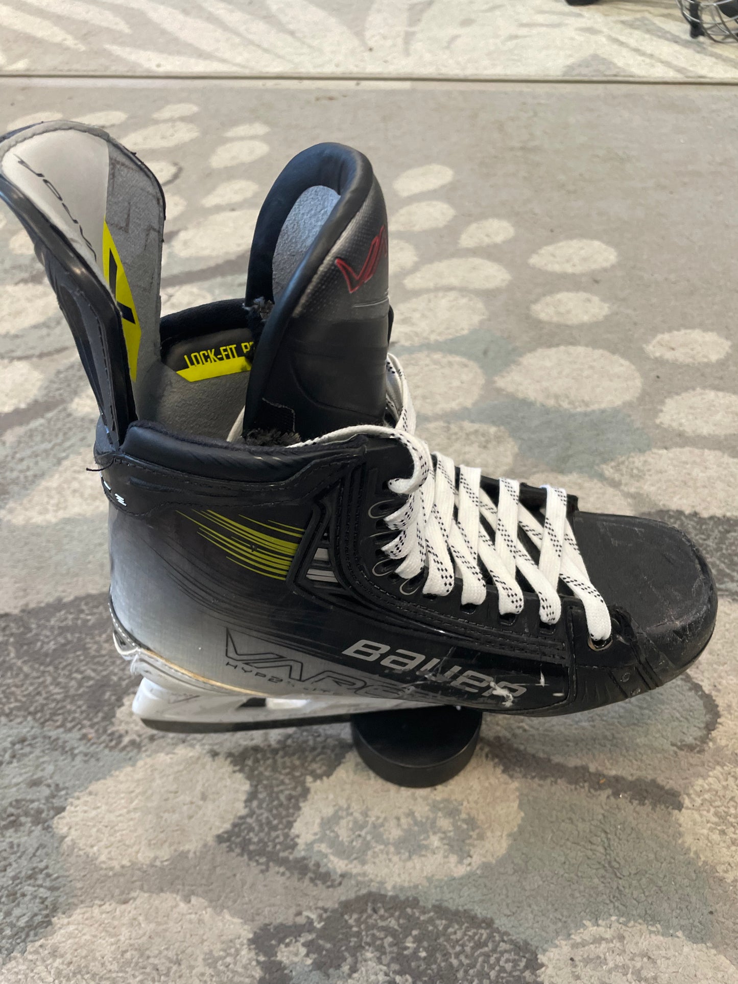 Bauer Vapor Hyperlite 2 koko 8 käytetty