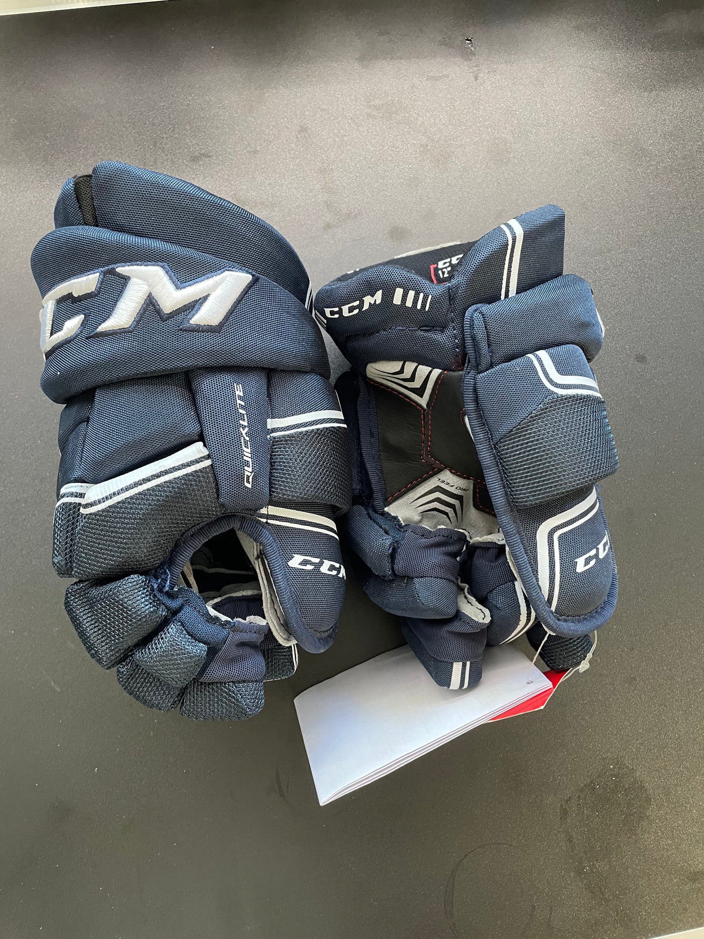 CCM QLT Hanskat 12”