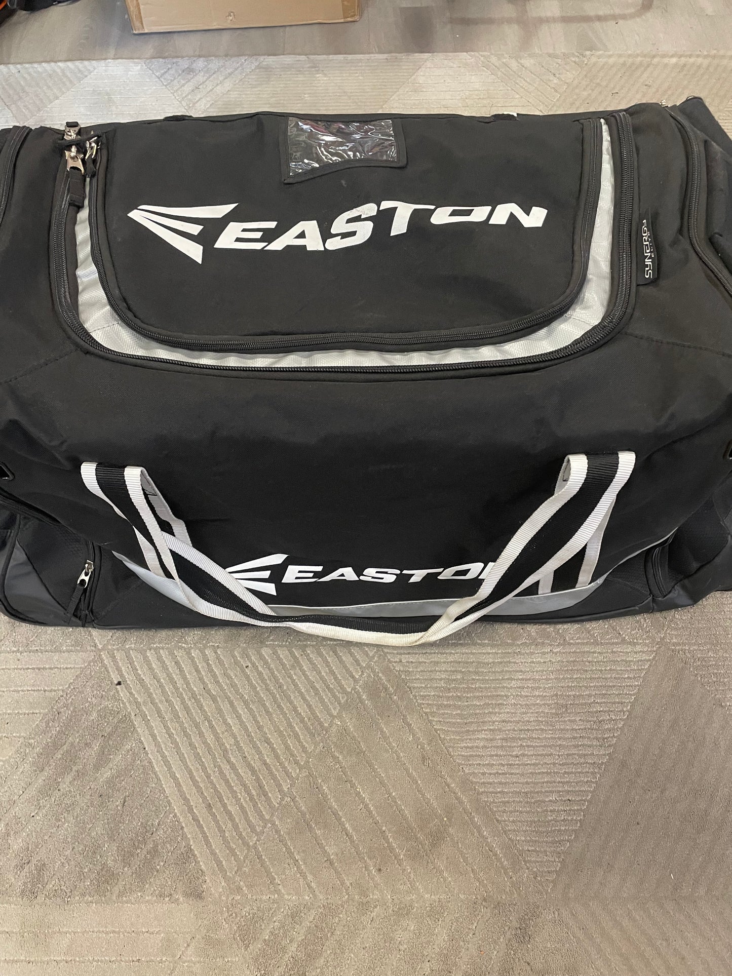 Easton Synergy rullattava pelikassi
