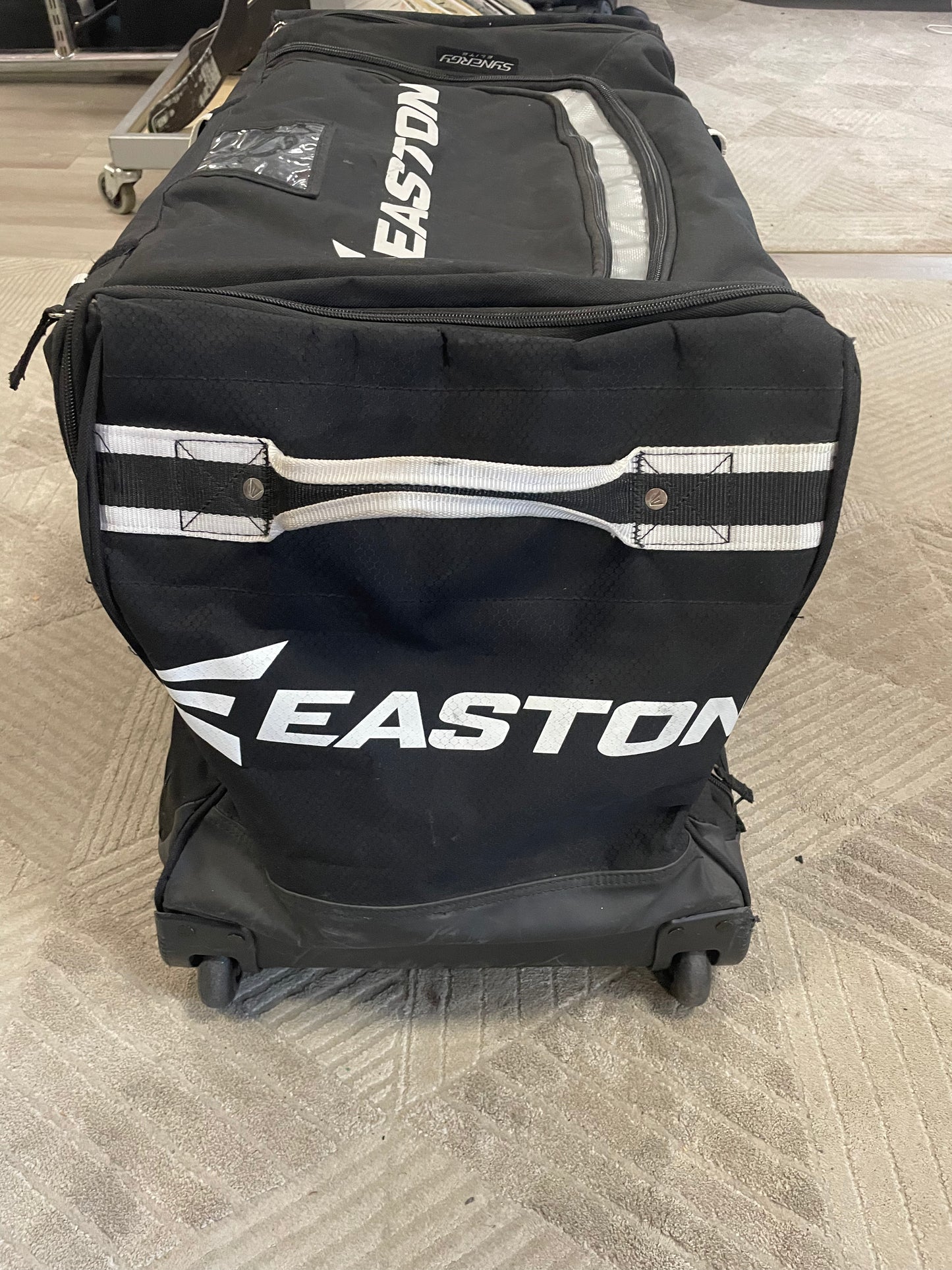 Easton Synergy rullattava pelikassi