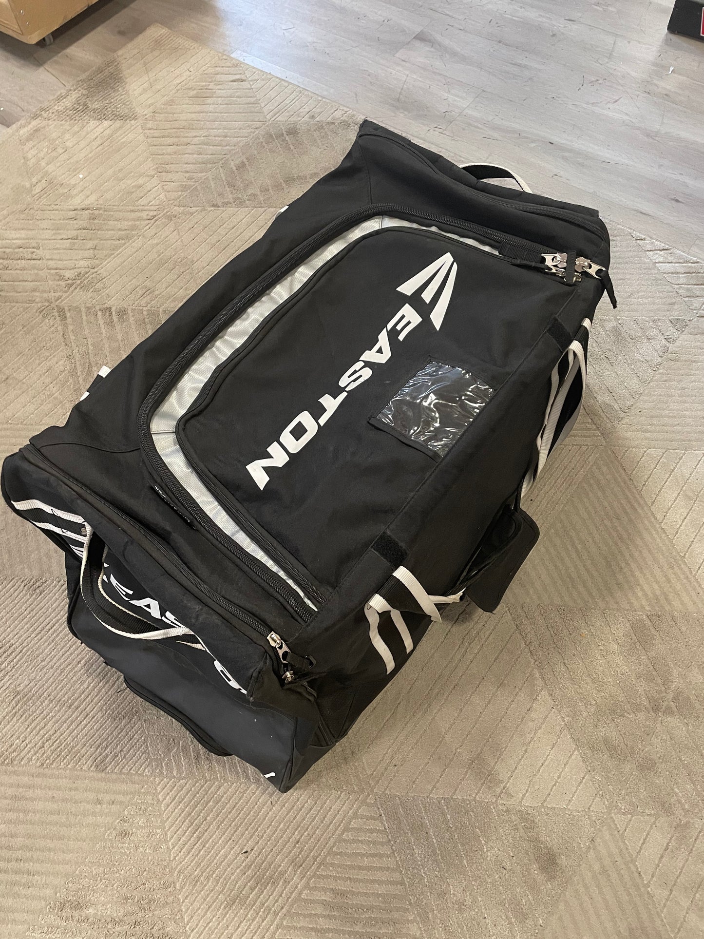 Easton Synergy rullattava pelikassi