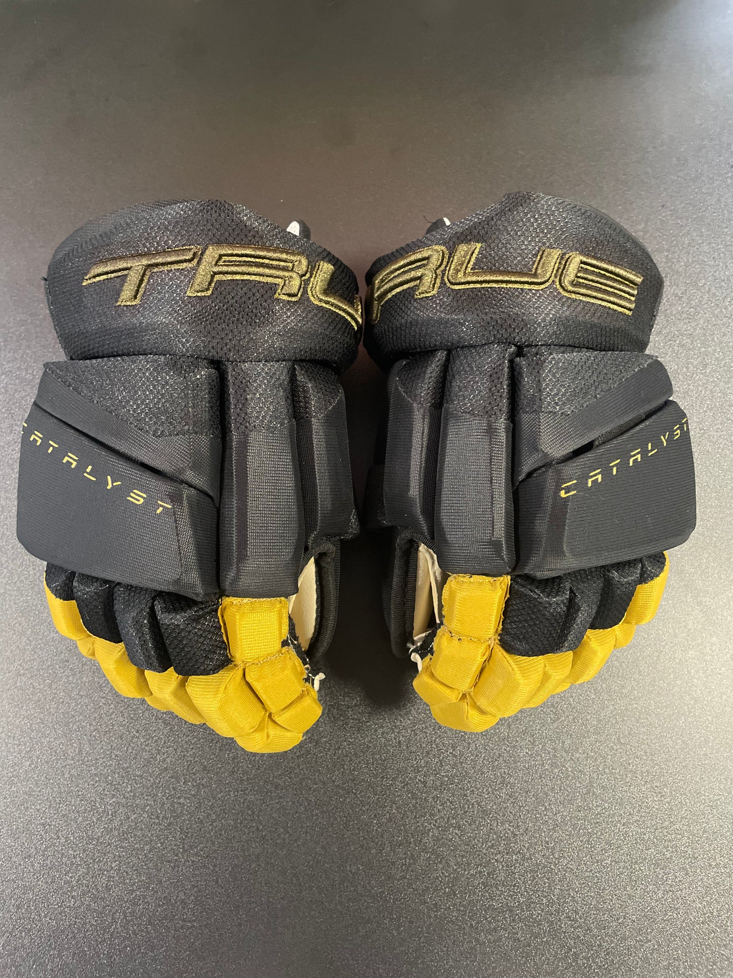TRUE Catalyst 12” hanskat