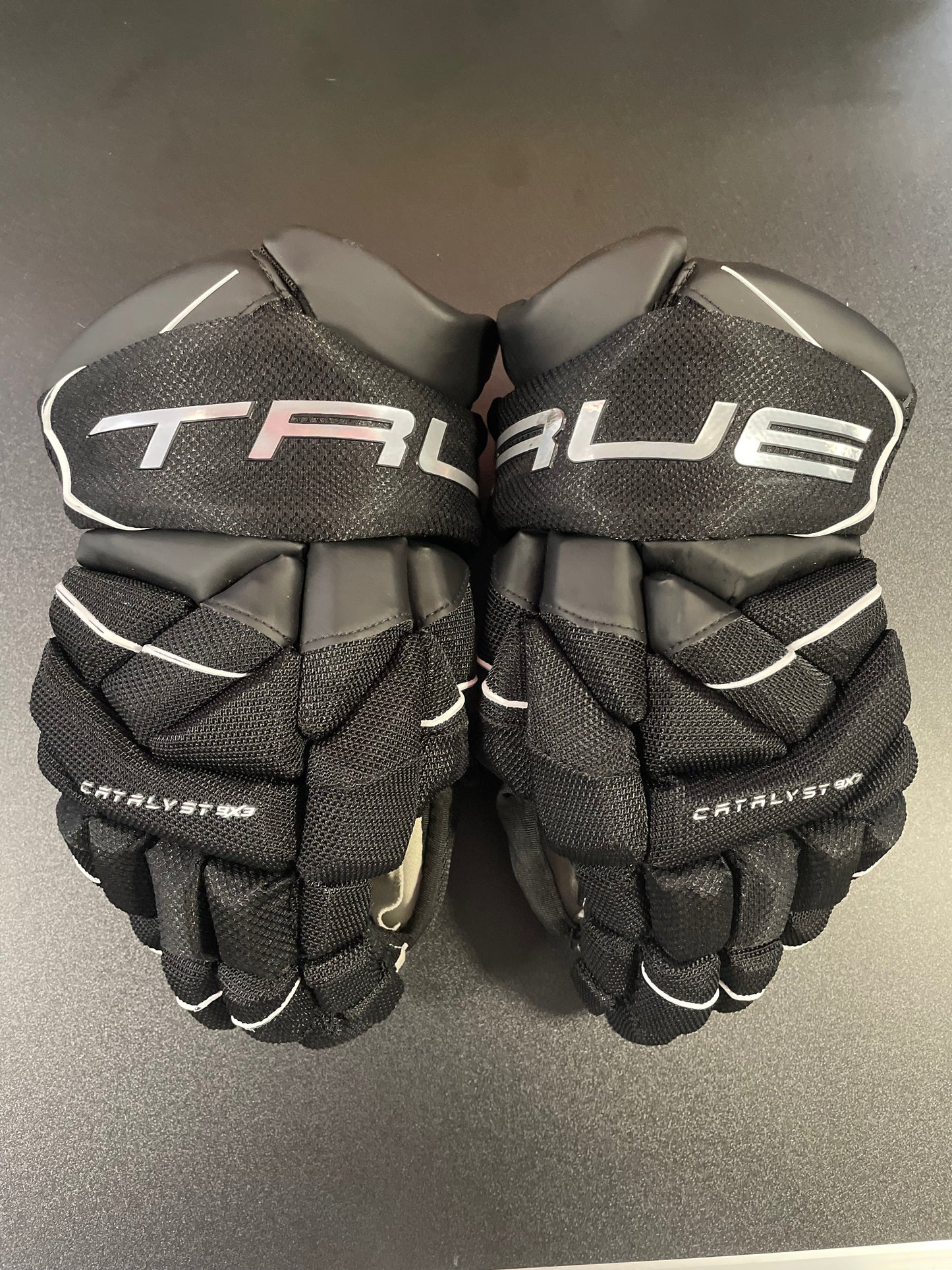 True Catalyst 13” hanskat