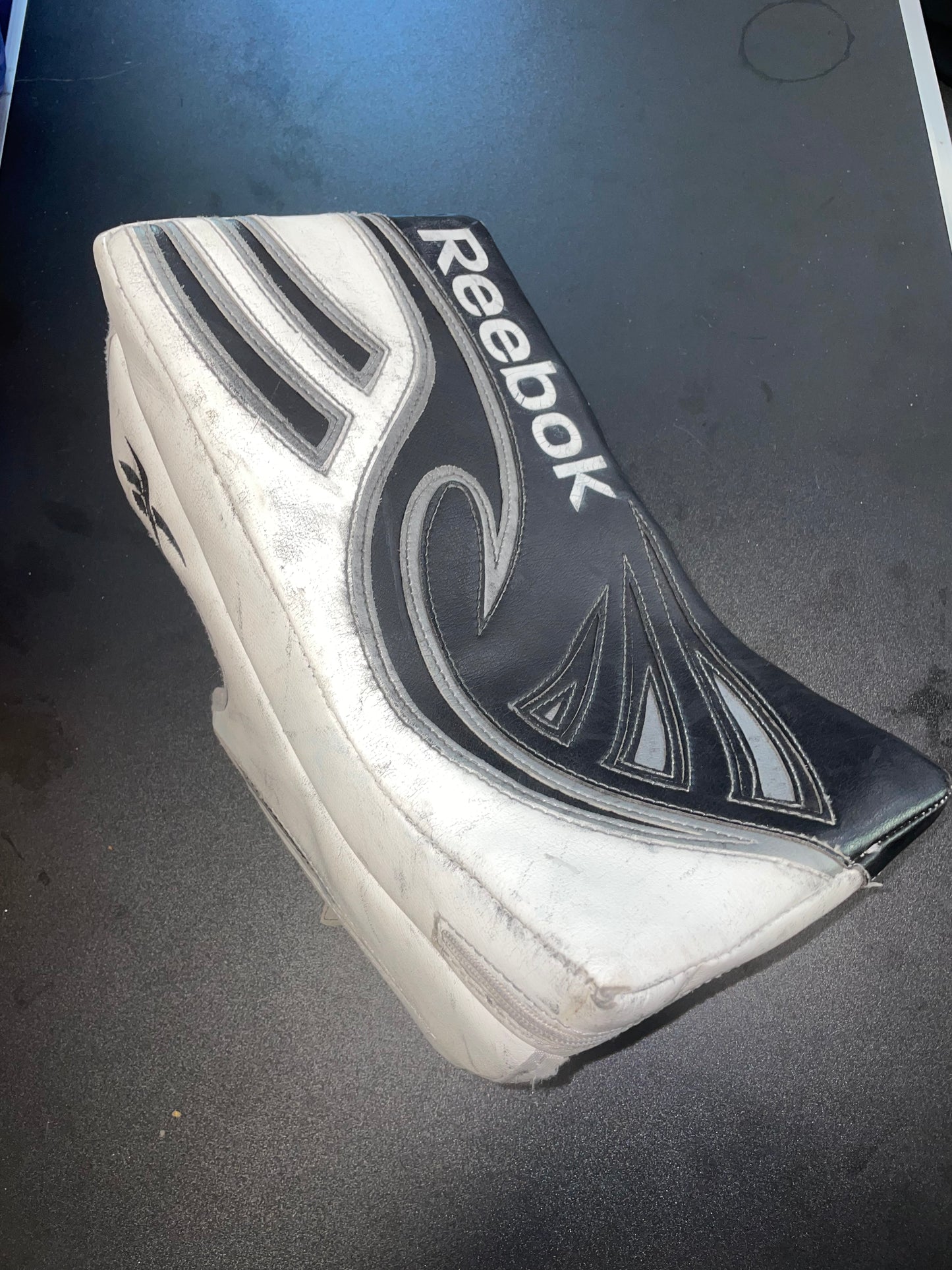 Reebok Larcent Sr kilpi