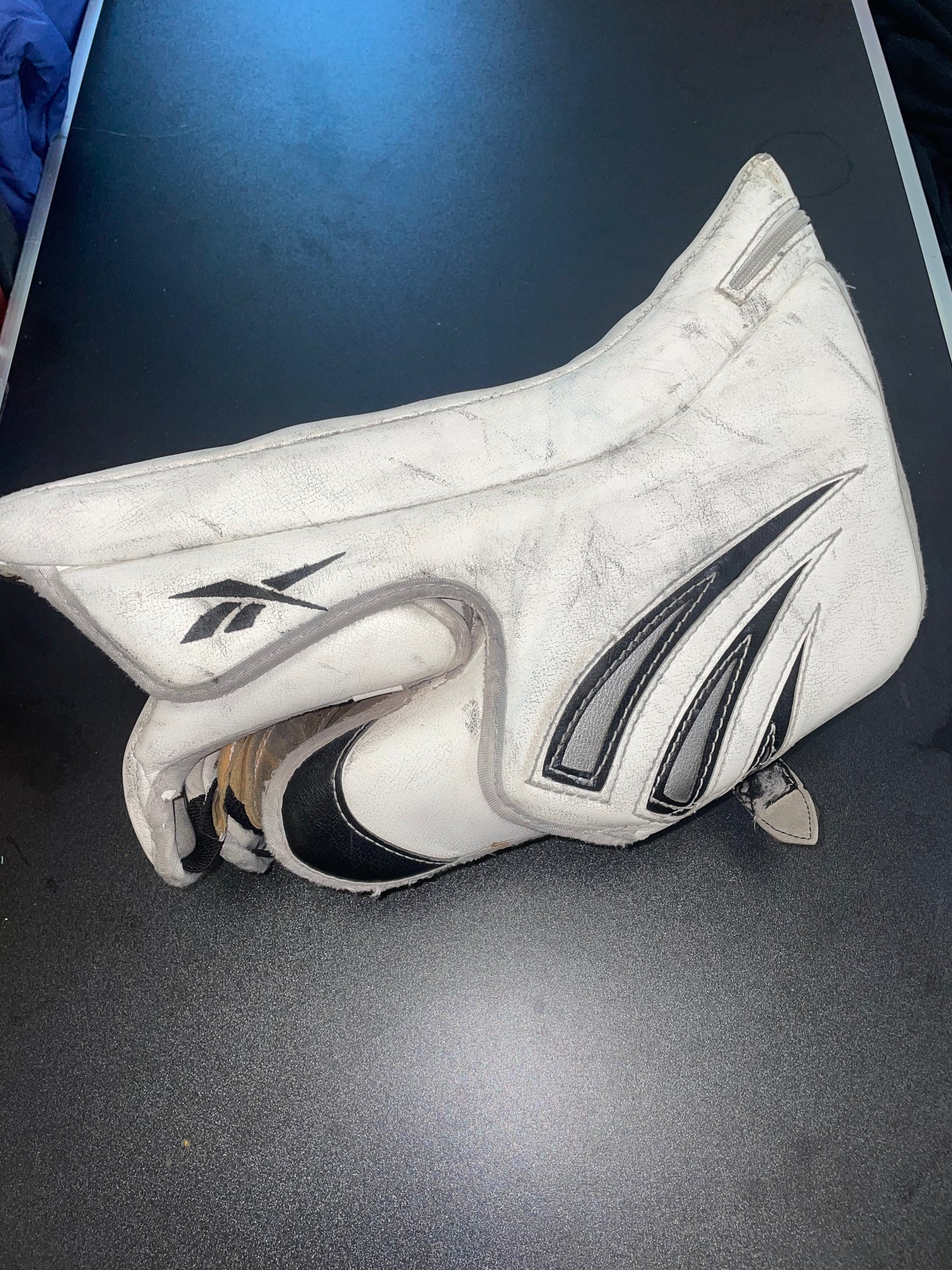 Reebok Larcent Sr kilpi