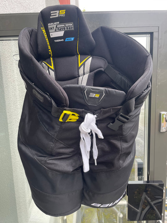 Bauer 3S pro Int M ( 2 kertaa käytetty käytännössä uudet )
