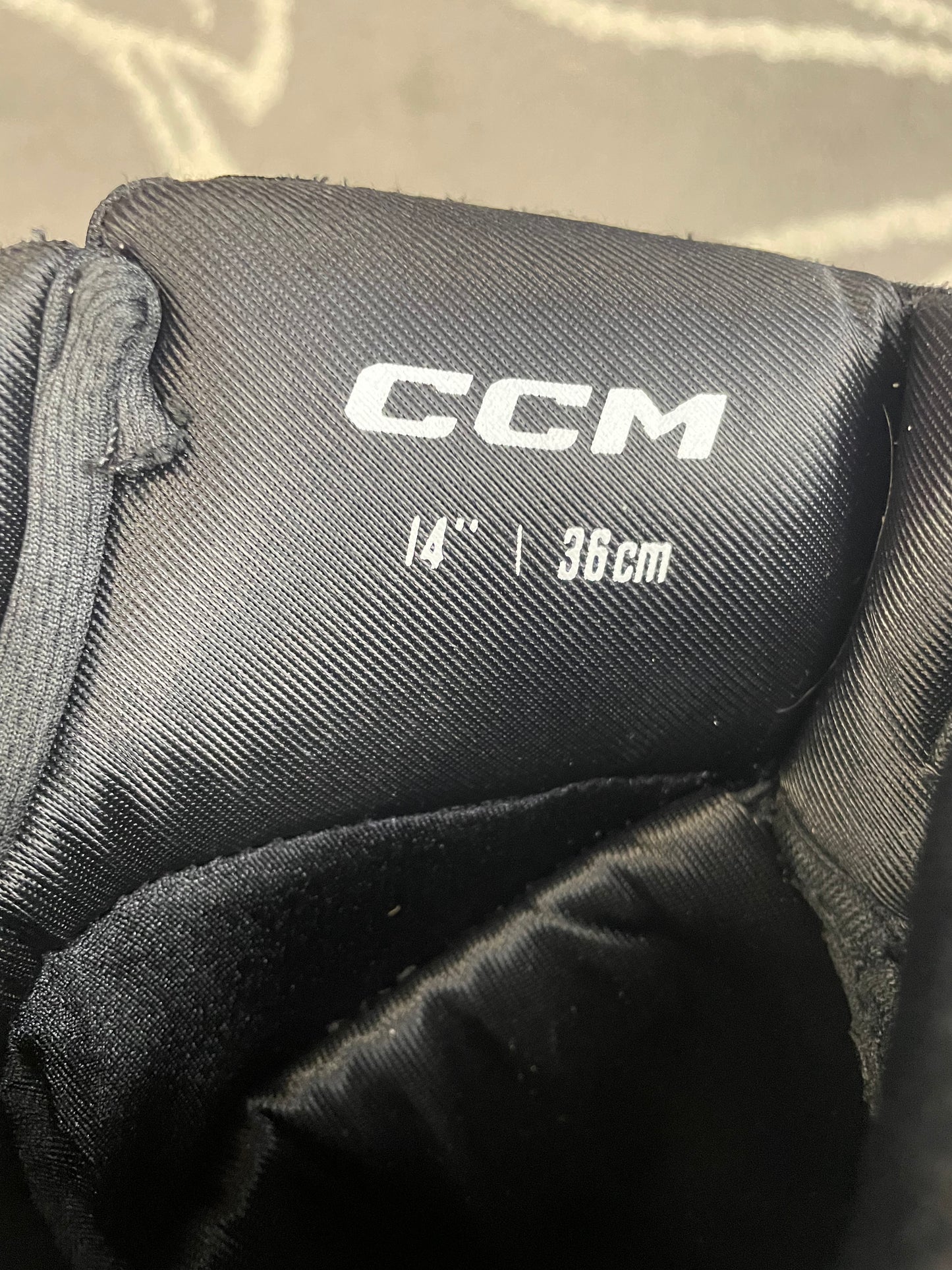 CCM PRO (huskies) 14”