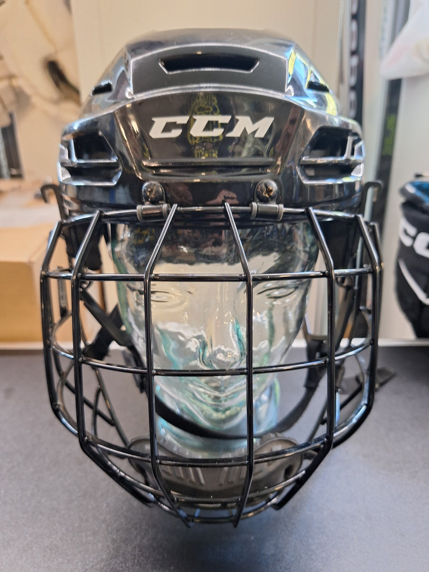 CCM Tacks 310 koko M ( ei korvaläppiä ) kunto hyvä
