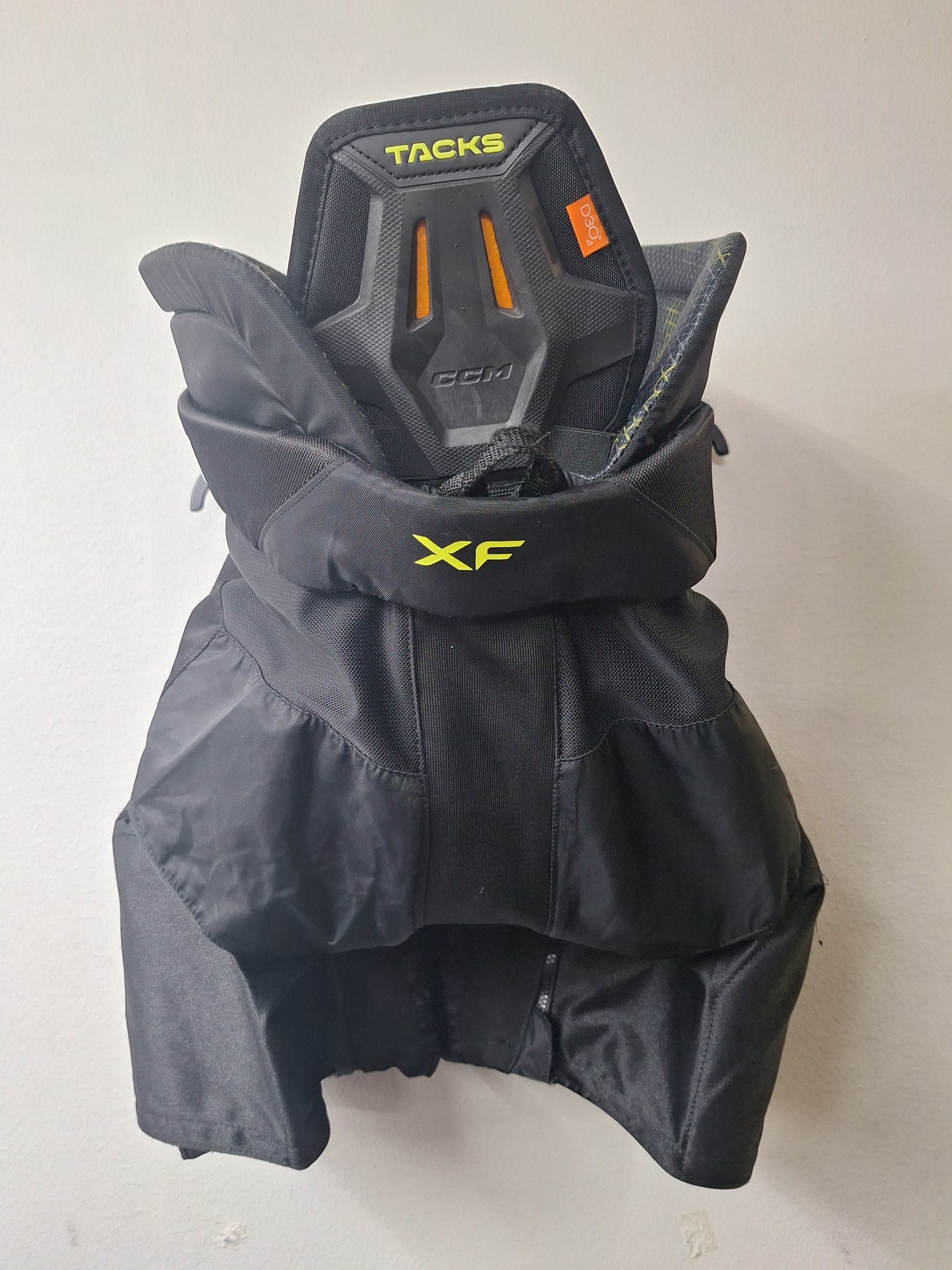 CCM XF pelihousu koko Sr L
