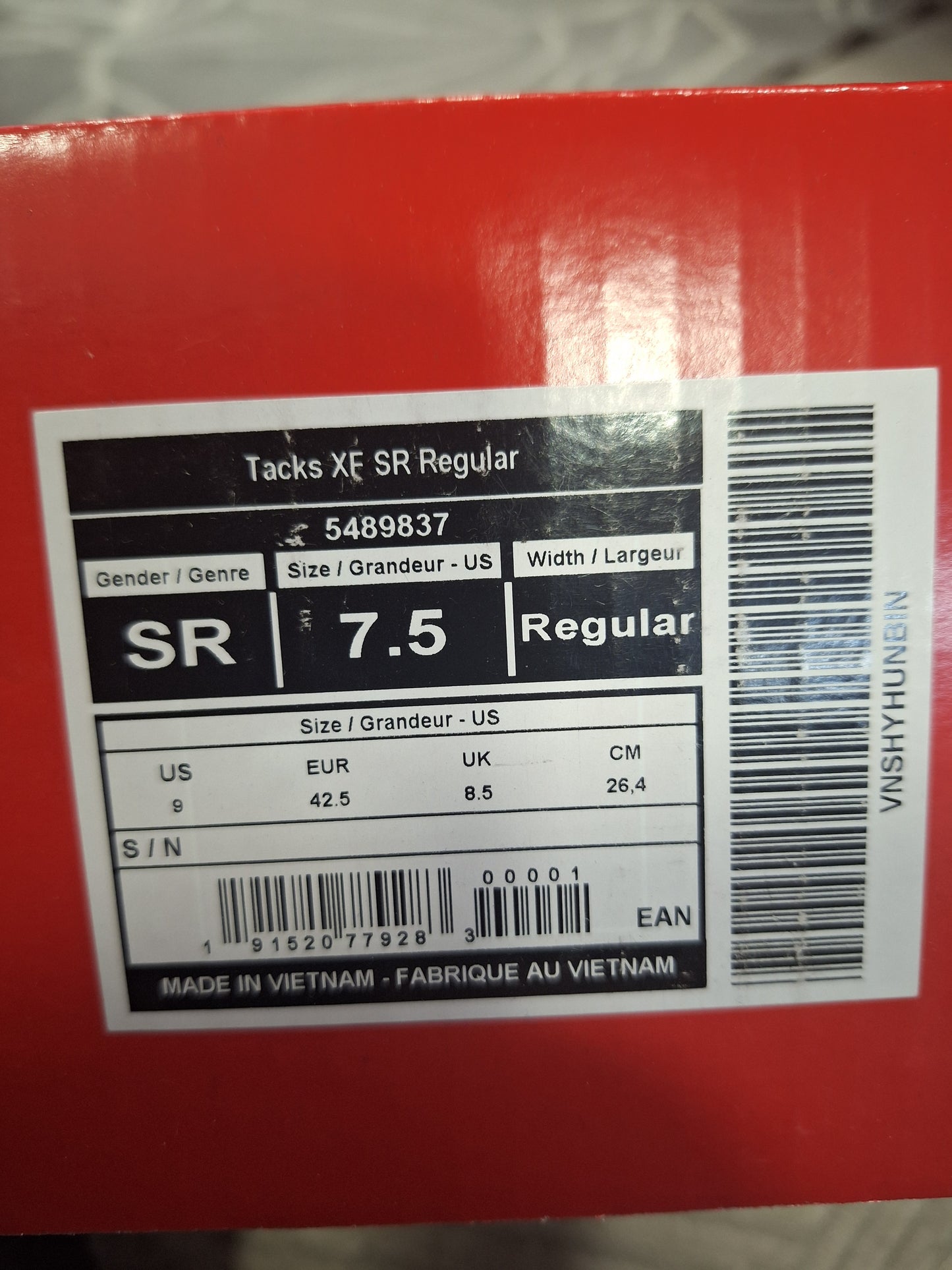 CCM XF Int koko 7,5 = 42,5 lesti Regular SUOMEN HALVIN