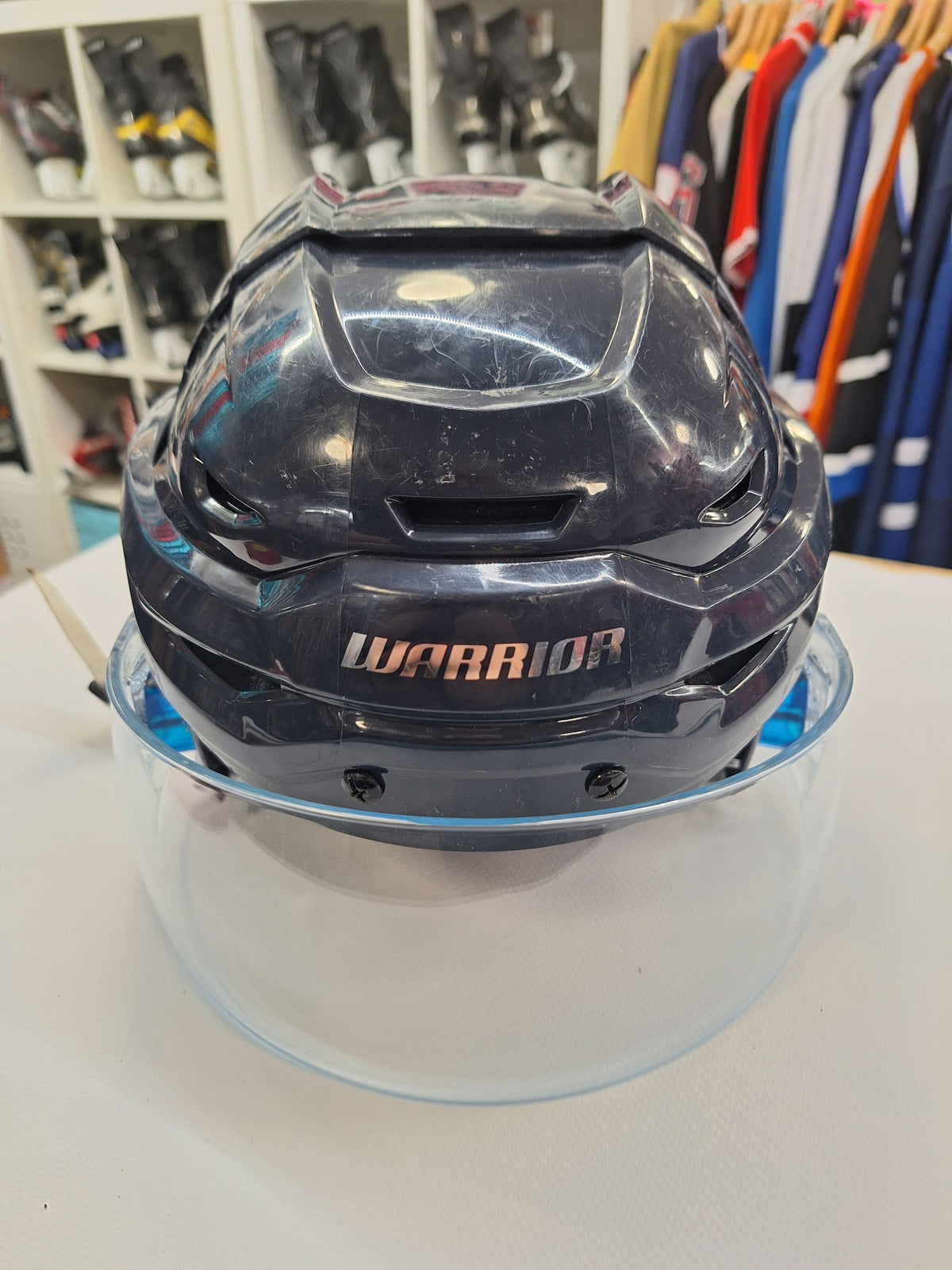 Warrior CF 100 Medium kypärän kunto ok ja visiiri uusi.