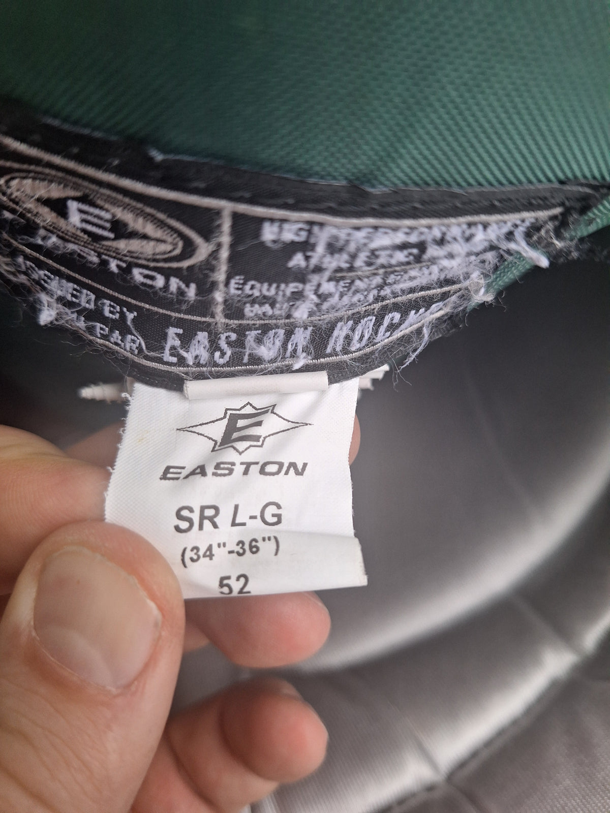 Easton pro NHL pelihousu Sr L ( Mikko Koivun vanhat ) väri vihreä.