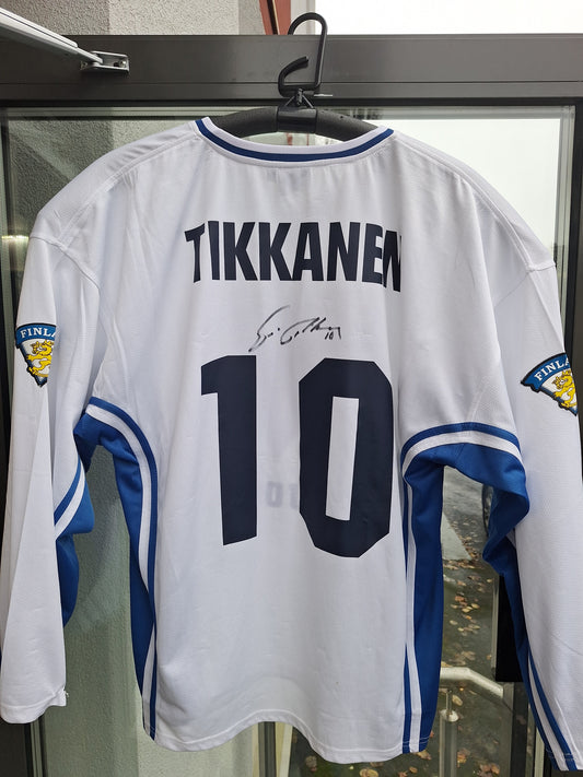 Suomi fanipaita XXL paidassa Tikkasen nimmari