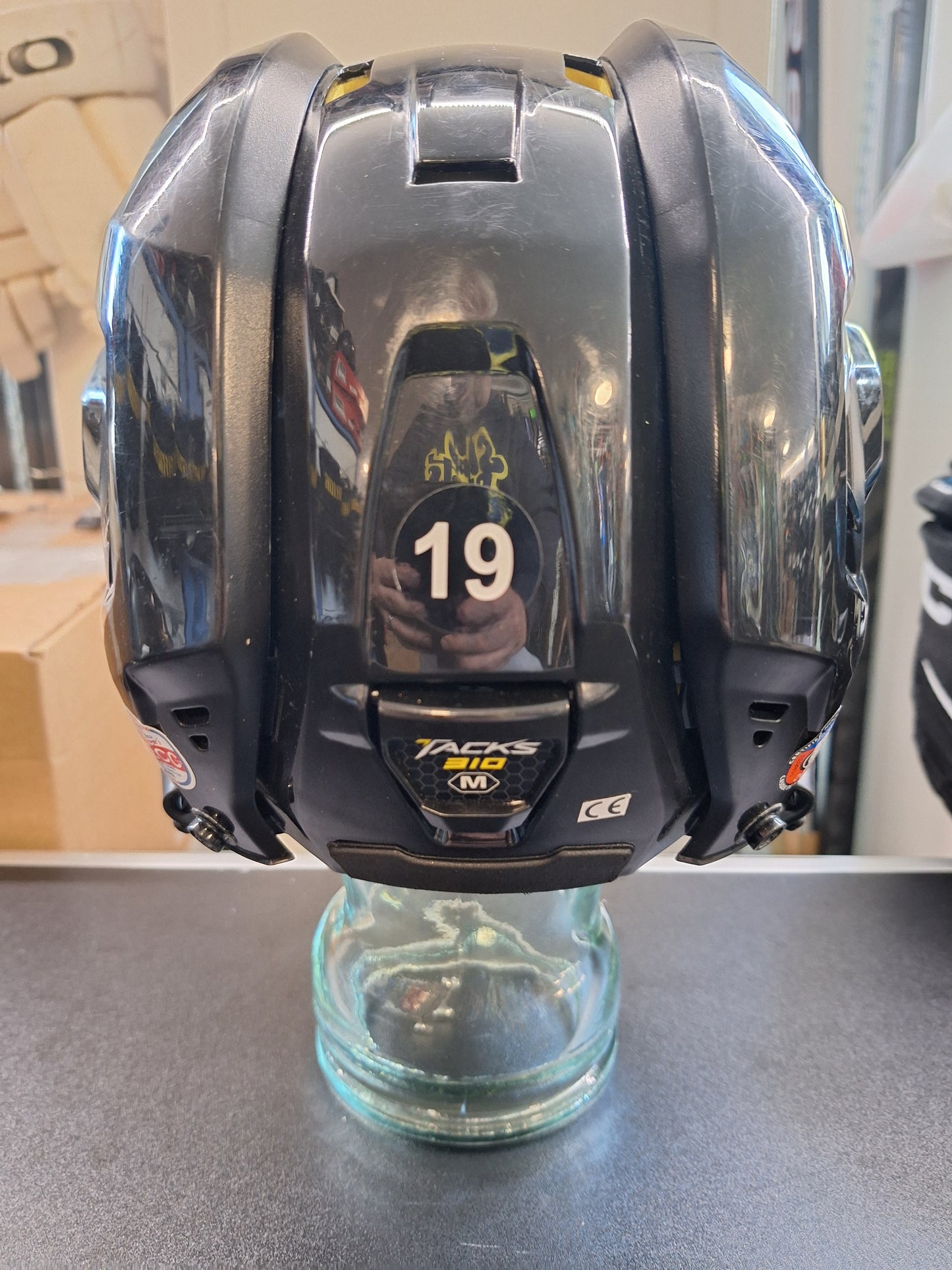 CCM Tacks 310 koko M ( visiiri kohtalainen tarrat saa pois )