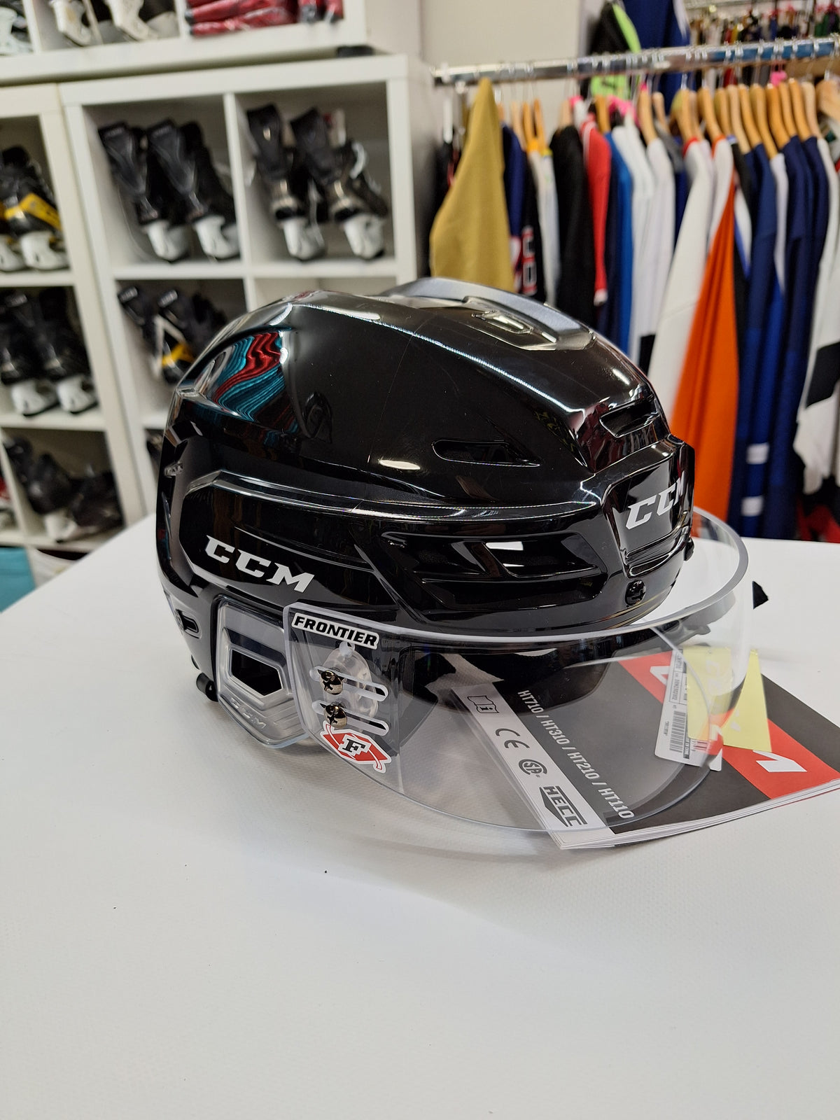 CCM Tacks 310 UUSI kypärä koko M Frontier visiiri UUSI
