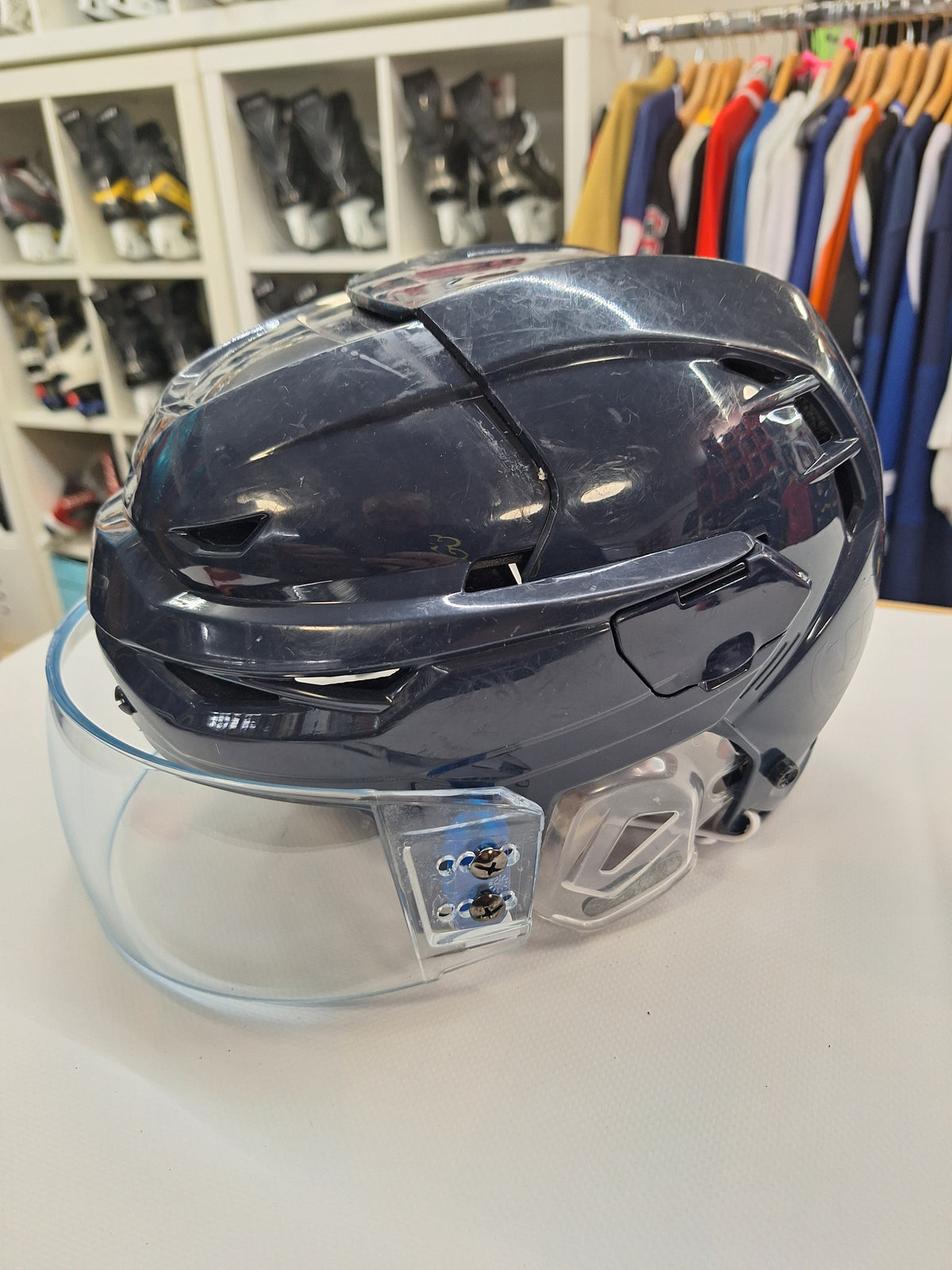 Warrior CF 100 Medium kypärän kunto ok ja visiiri uusi.