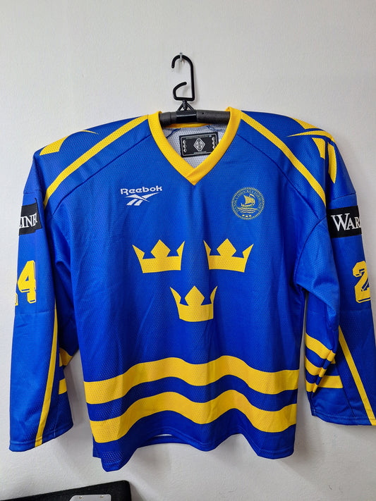 Ruotsi paita Alfredsson ollut 95 leffassa koko XXL.