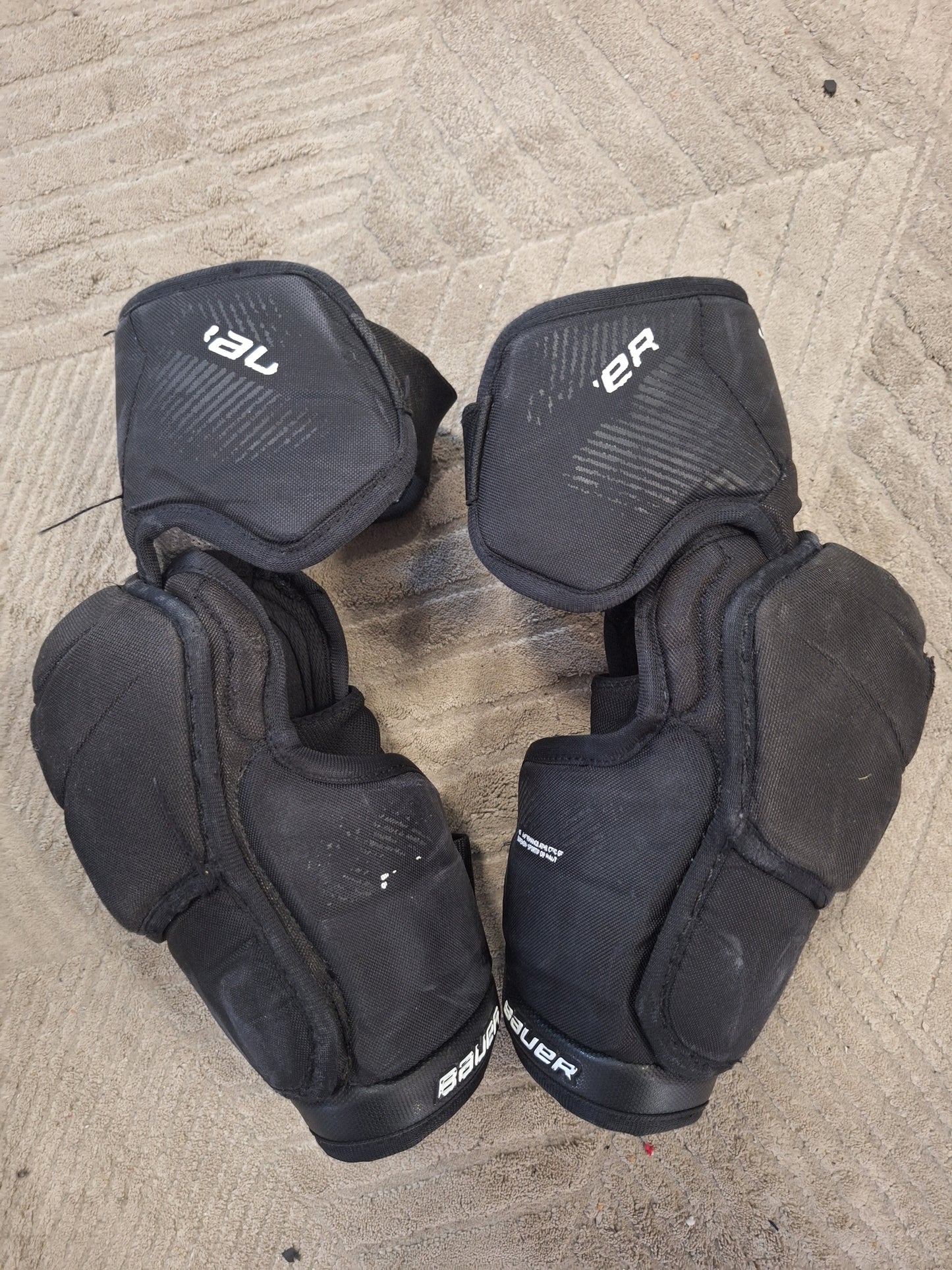 Bauer Pro Sr M kyynärsuoja käytetty